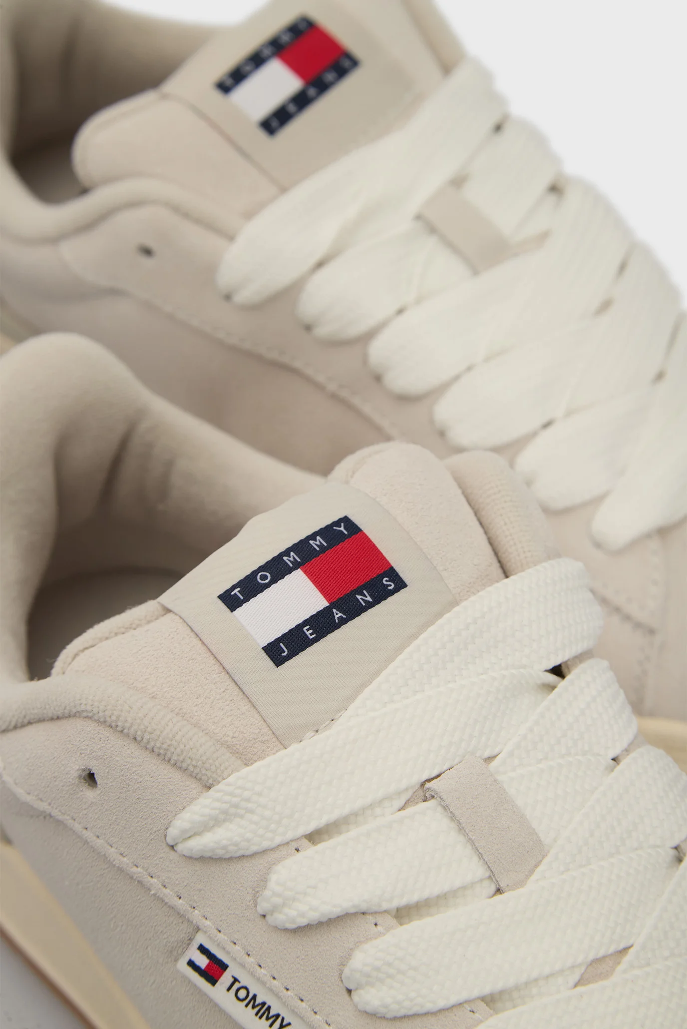 イマン　ホワイトドリーム Женские серые замшевые сникерсы TJW SKATE SNEAKER Tommy Jeans