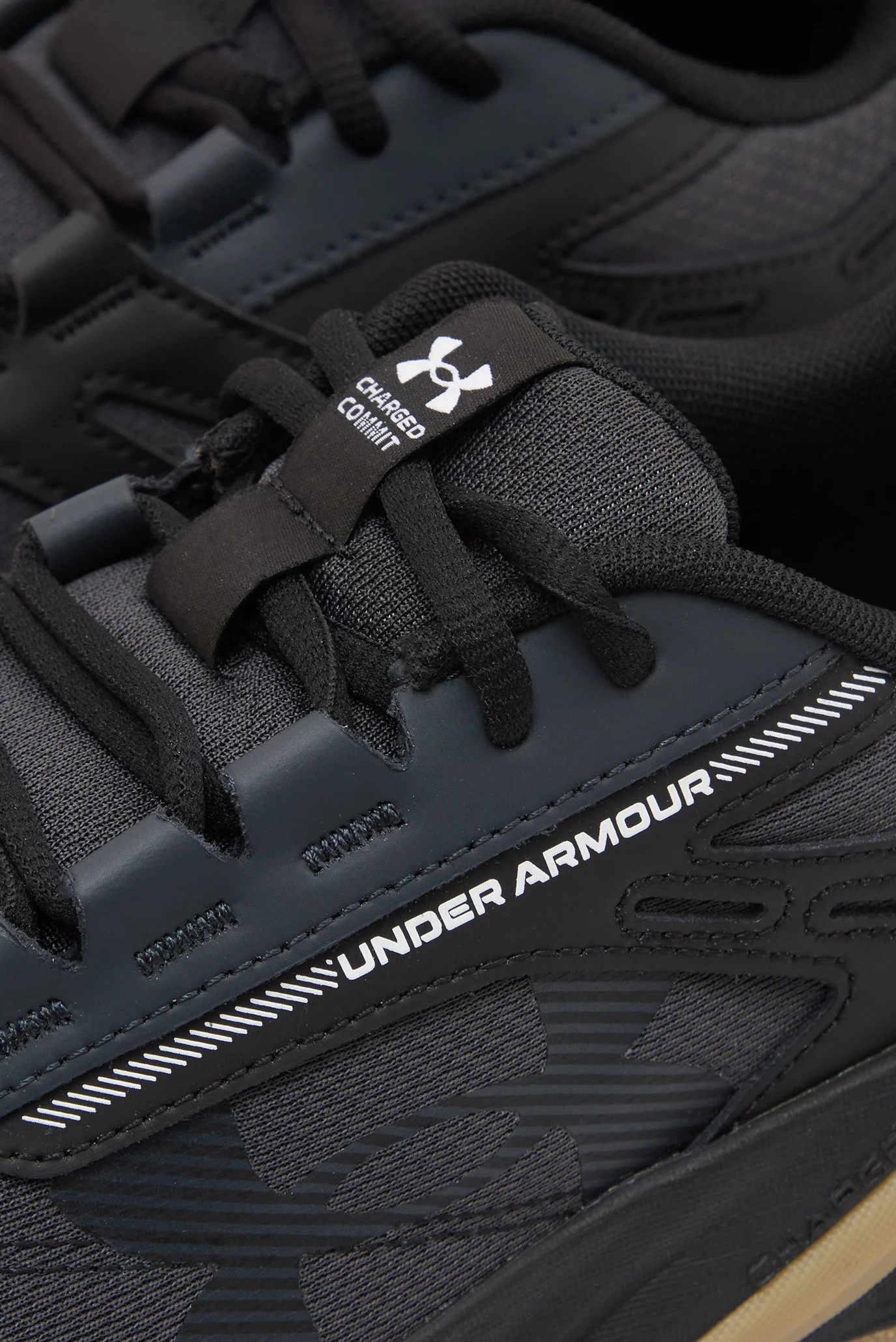 Мужские черные кроссовки UA Charged Commit TR 5-GRY Under Armour