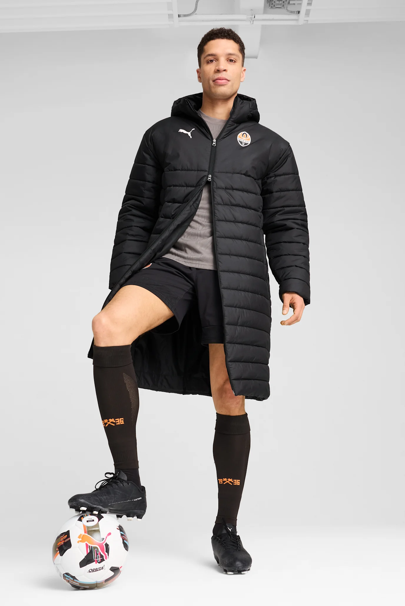 Мужская черная куртка FC Shakhtar Donetsk Bench Jacket Men PUMA