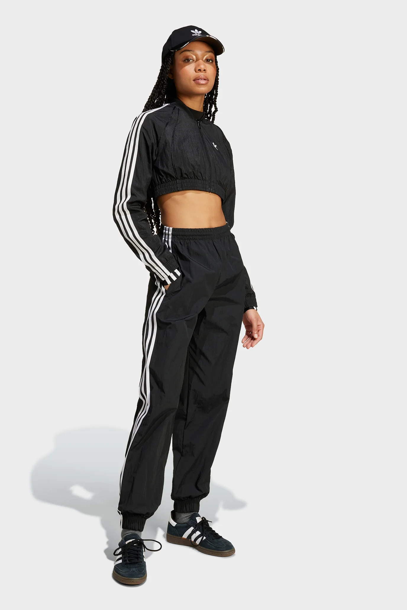 Женская черная спортивная кофта Slim Crop adidas IW5484 — MD-Fashion