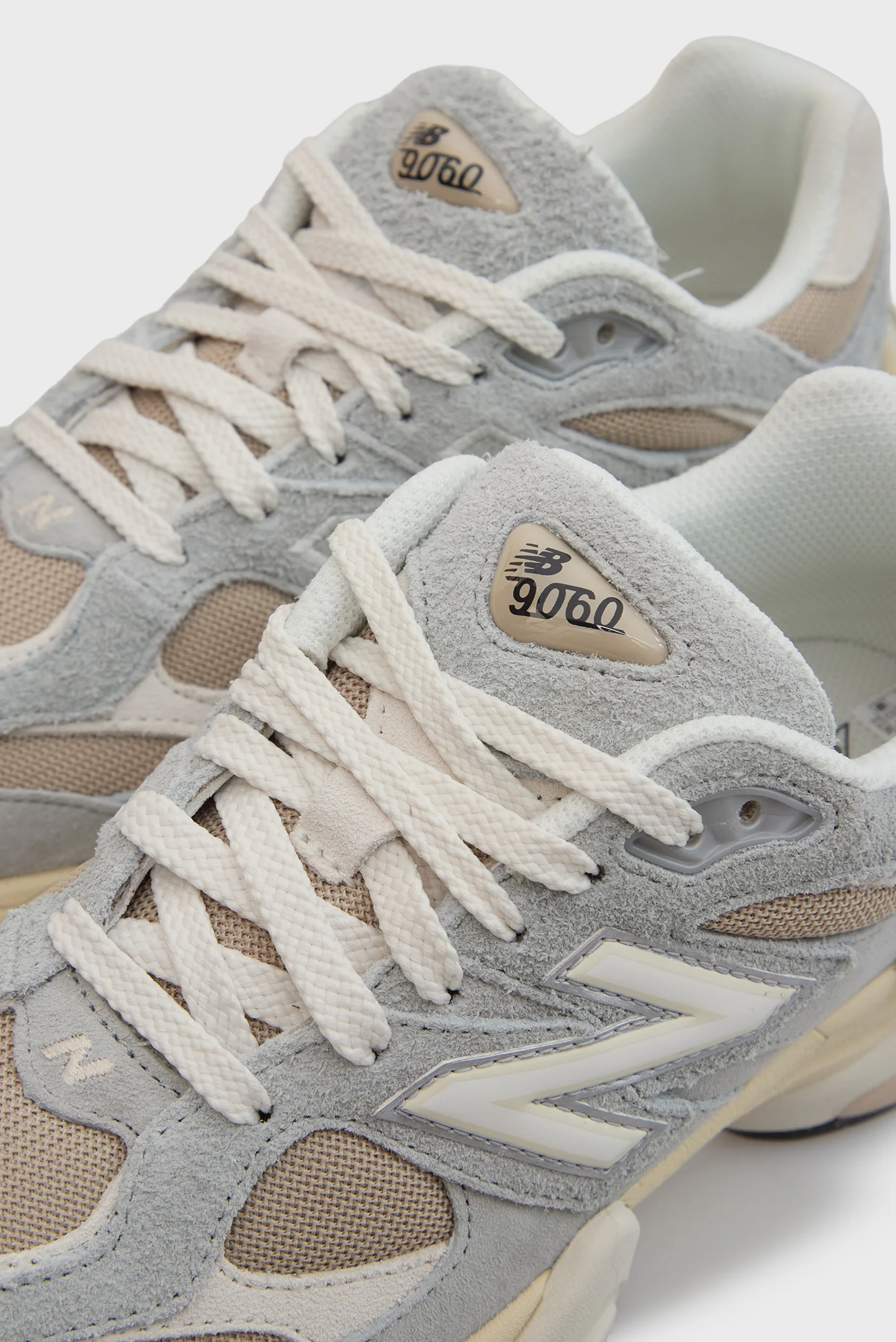 Сірі замшеві кросівки 9060 New Balance U9060440 — MD-Fashion