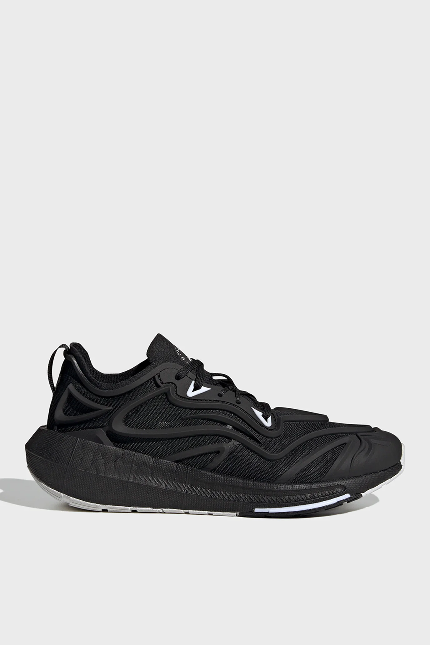 chernye-krossovki-adidas-by-