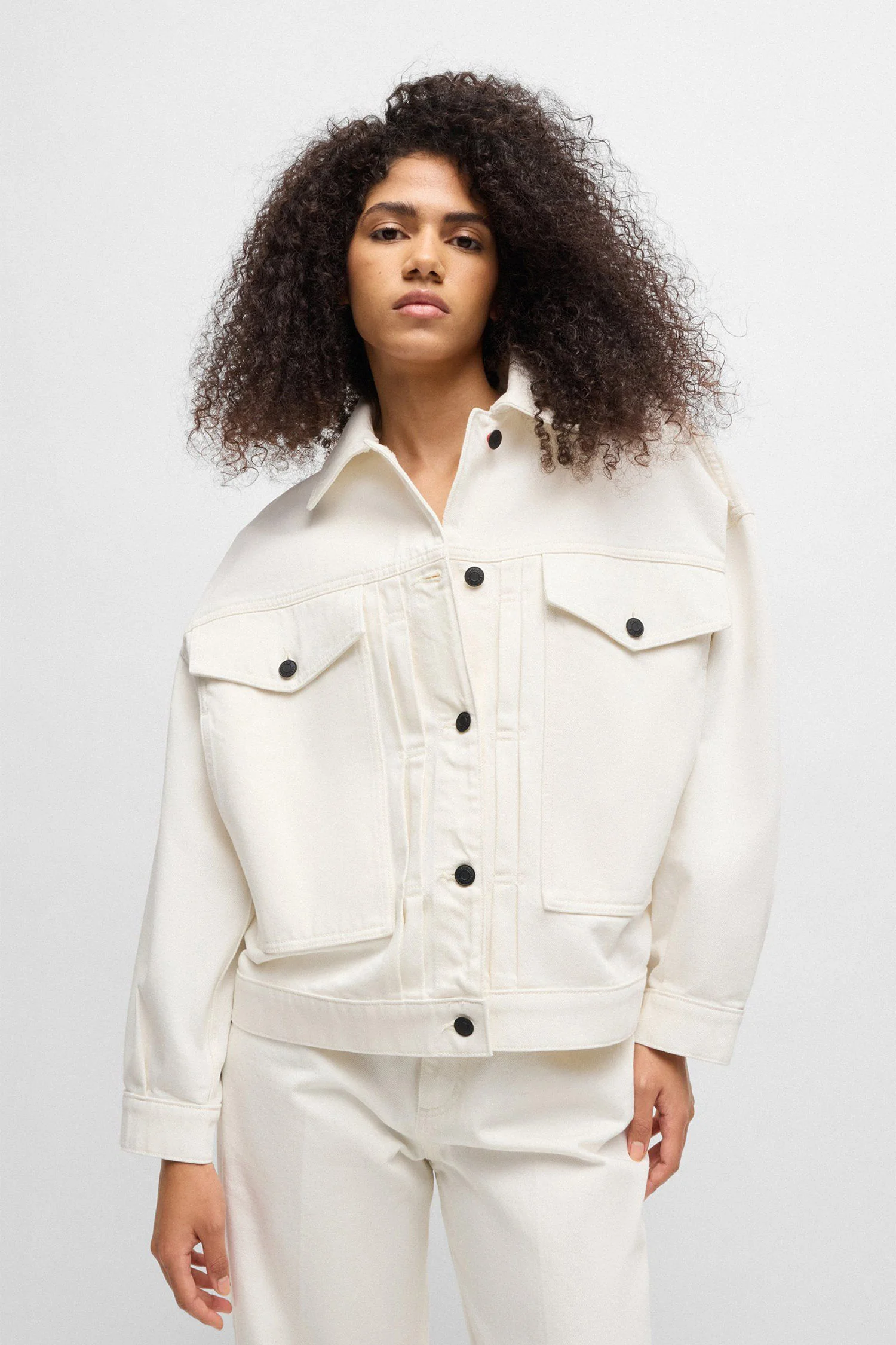 Жіноча біла джинсова куртка HUGO 50535349;101 — MD-Fashion