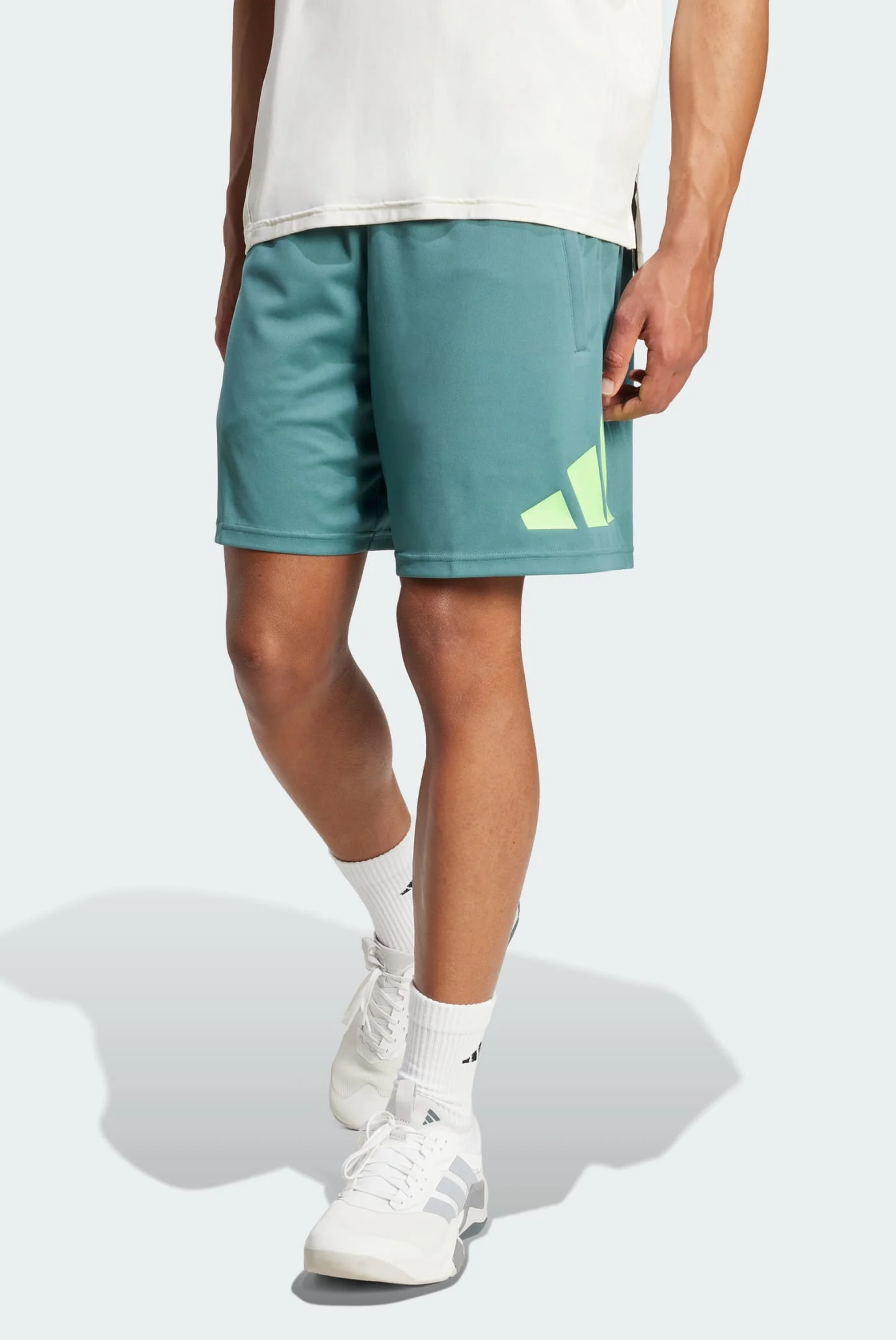 Чоловічі зелені шорти Essentials Logo adidas JX2738 — MD-Fashion