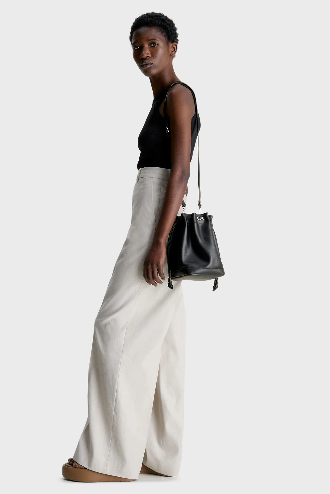 Жіноча чорна сумка RE-LOCK DRAWSTRING BAG MINI Calvin Klein