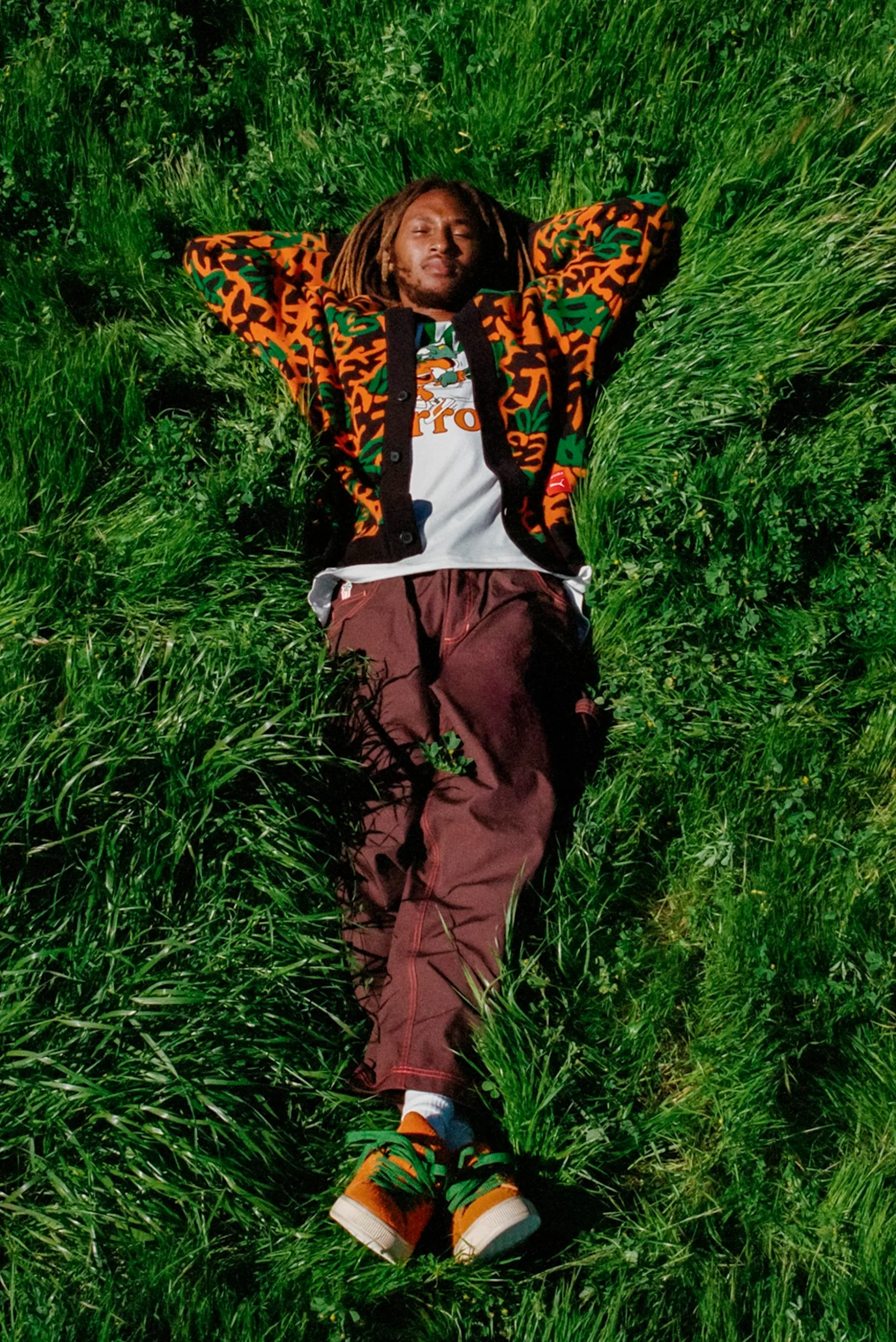 メンズ　カーディガン　PUMA プーマ CARROTS AOP Мужской кардиган с узором PUMA x Carrots Cardigan PUMA 627446 — MD