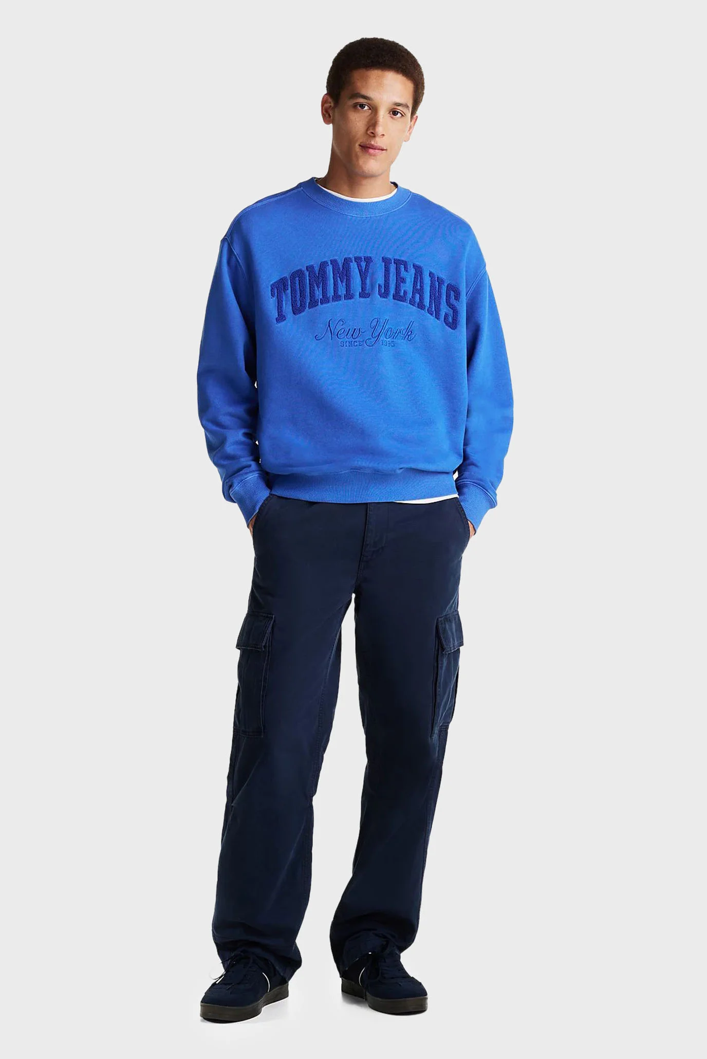 トップス 731 Мужской синий свитшот TJM RLX VINTAGE VARSITY CREW Tommy Jeans