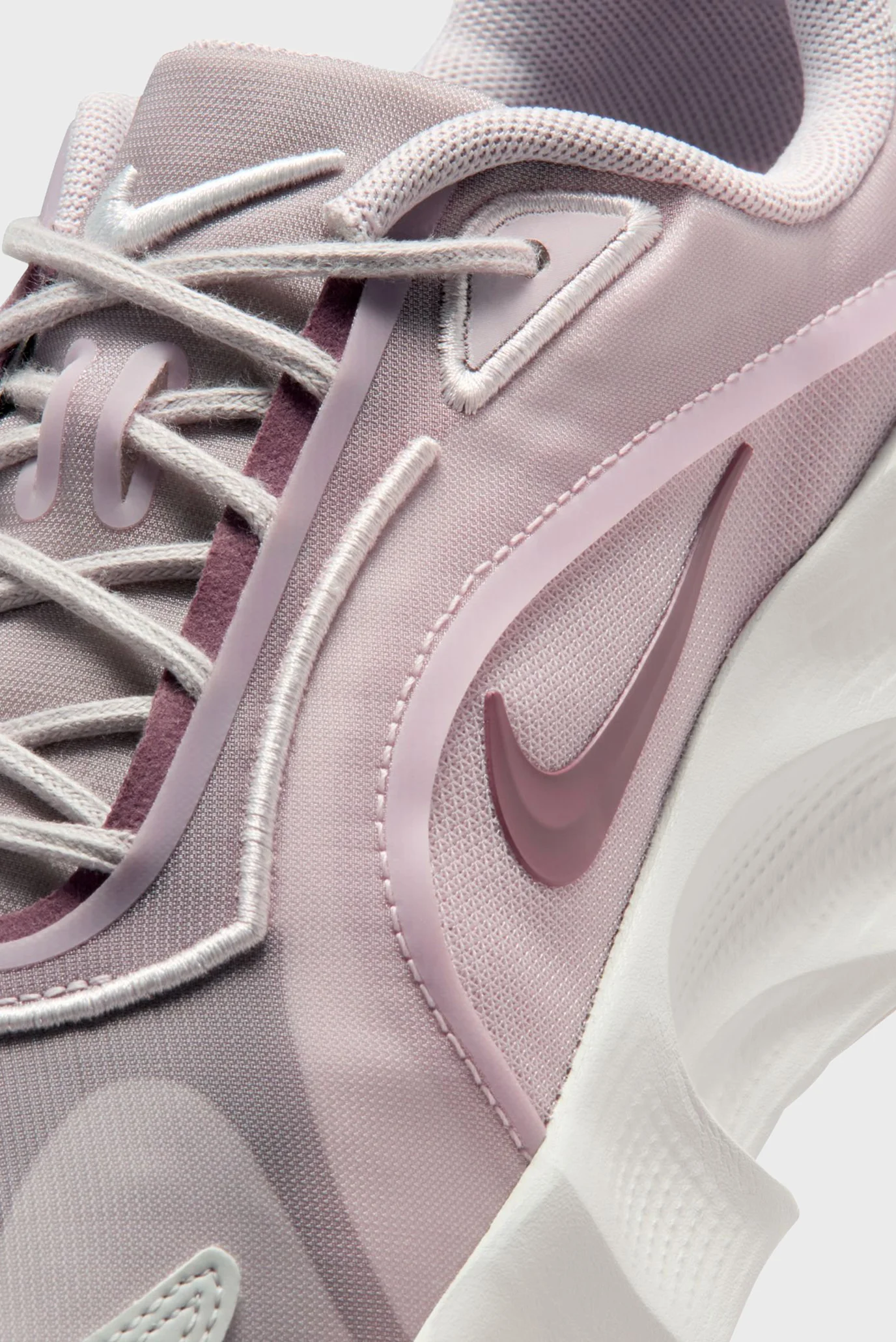 Жіночі бузкові кросівки WMNS NIKE AURA EDGE Nike HQ7025-001 — MD