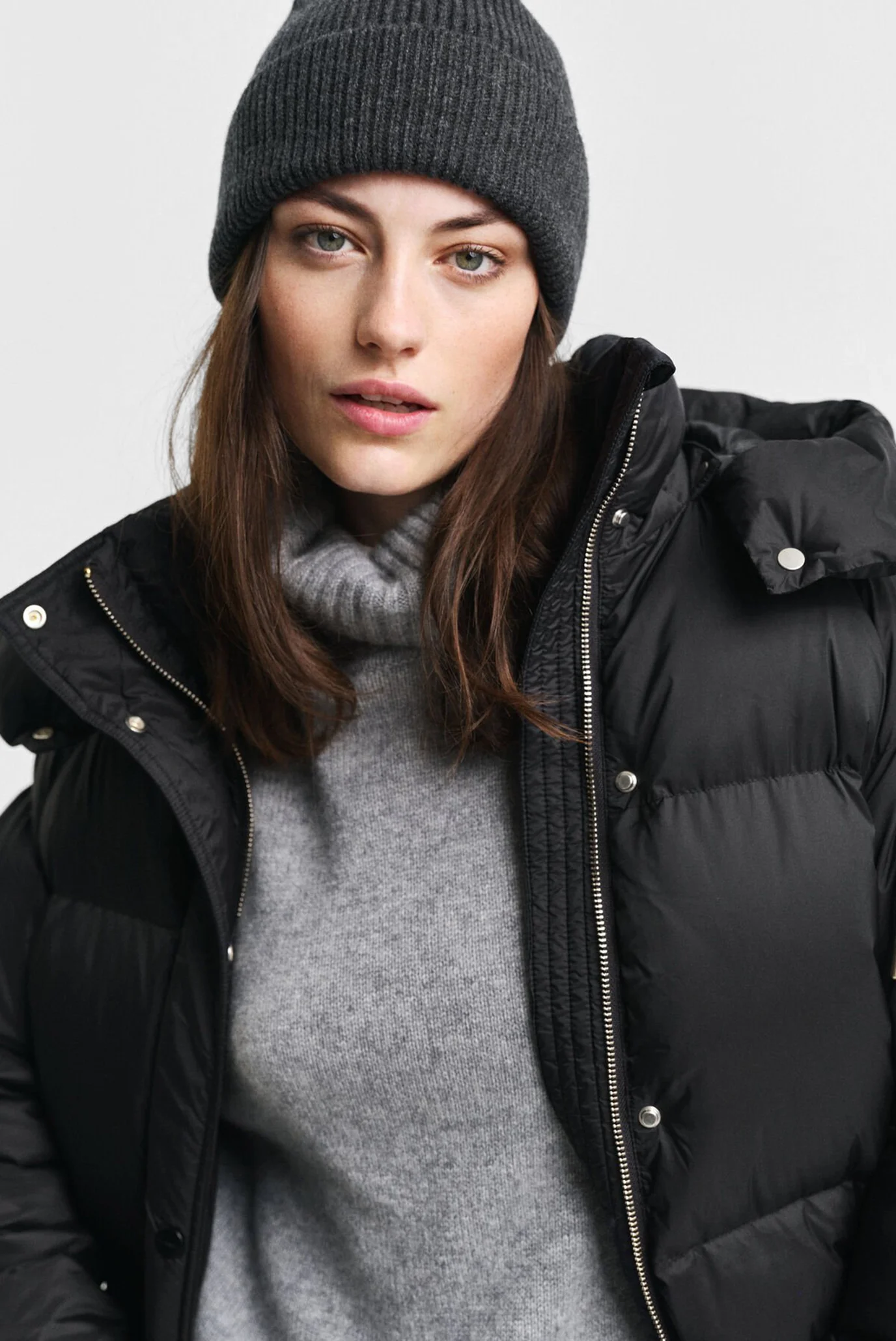Женский черный пуховик MID LENGTH DOWN JACKET Gant 4700347 — MD