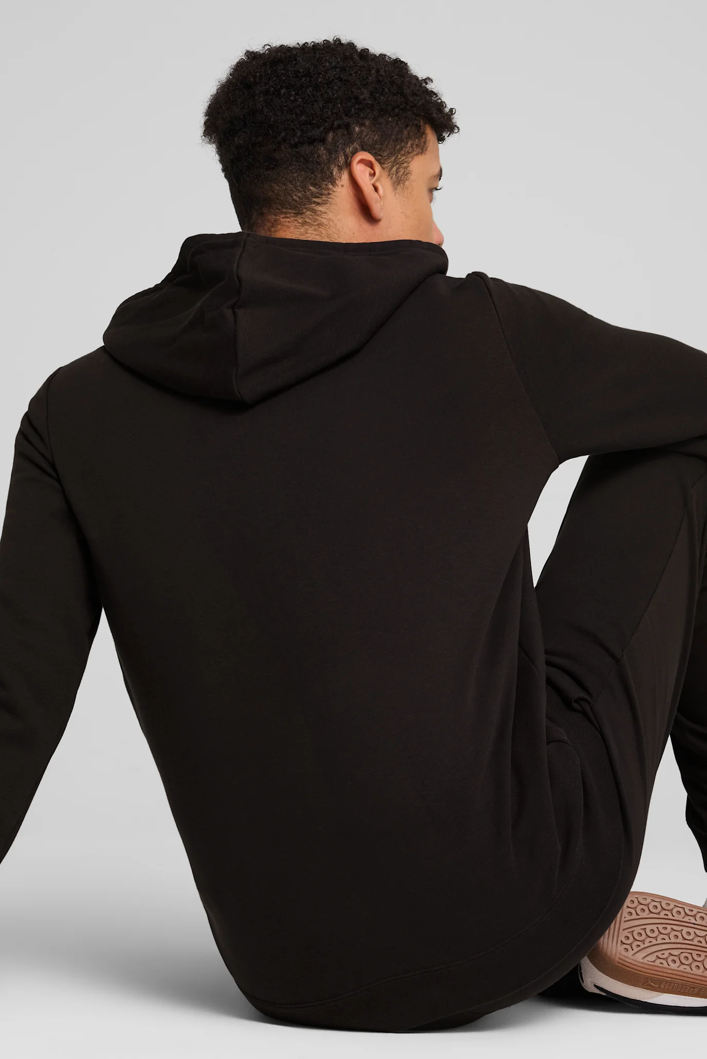 エム Чоловіче чорне худі Essentials No. 1 Logo Full-Zip Hoodie Men PUMA