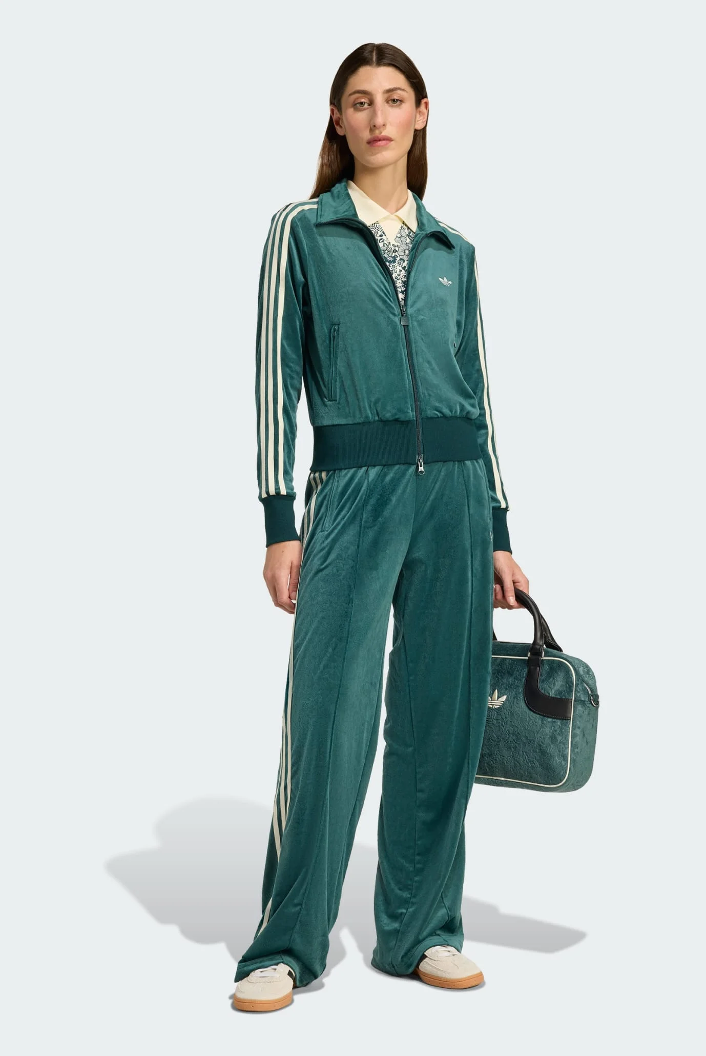 Женские зеленые велюровые спортивные брюки с узором adidas