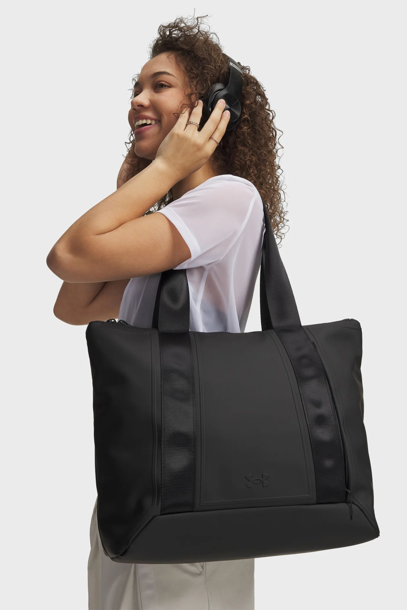 Женская черная сумка UA Women's Unstoppable Tote Under Armour
