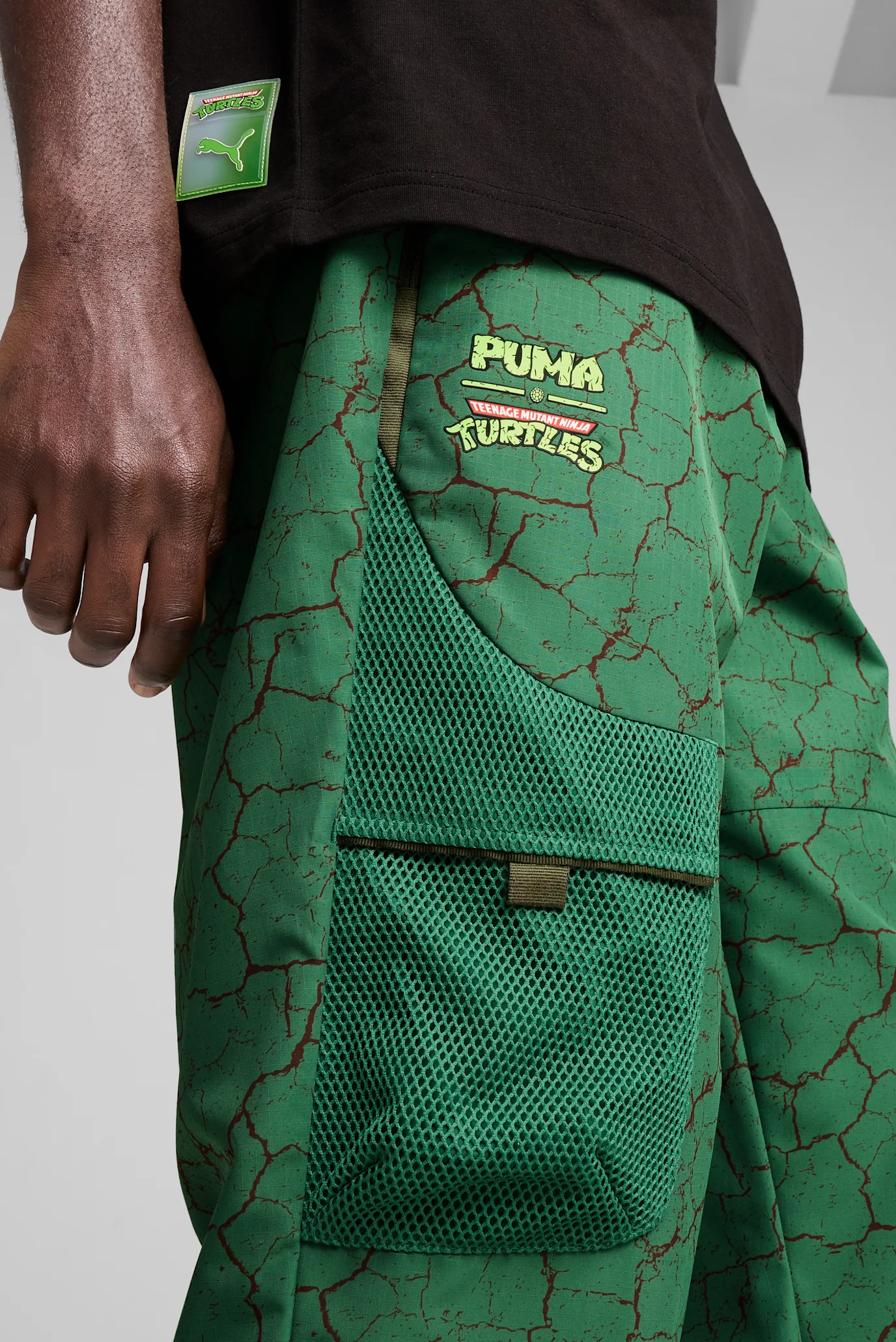Мужские зеленые спортивные брюки с узором PUMA HOOPS x TMNT