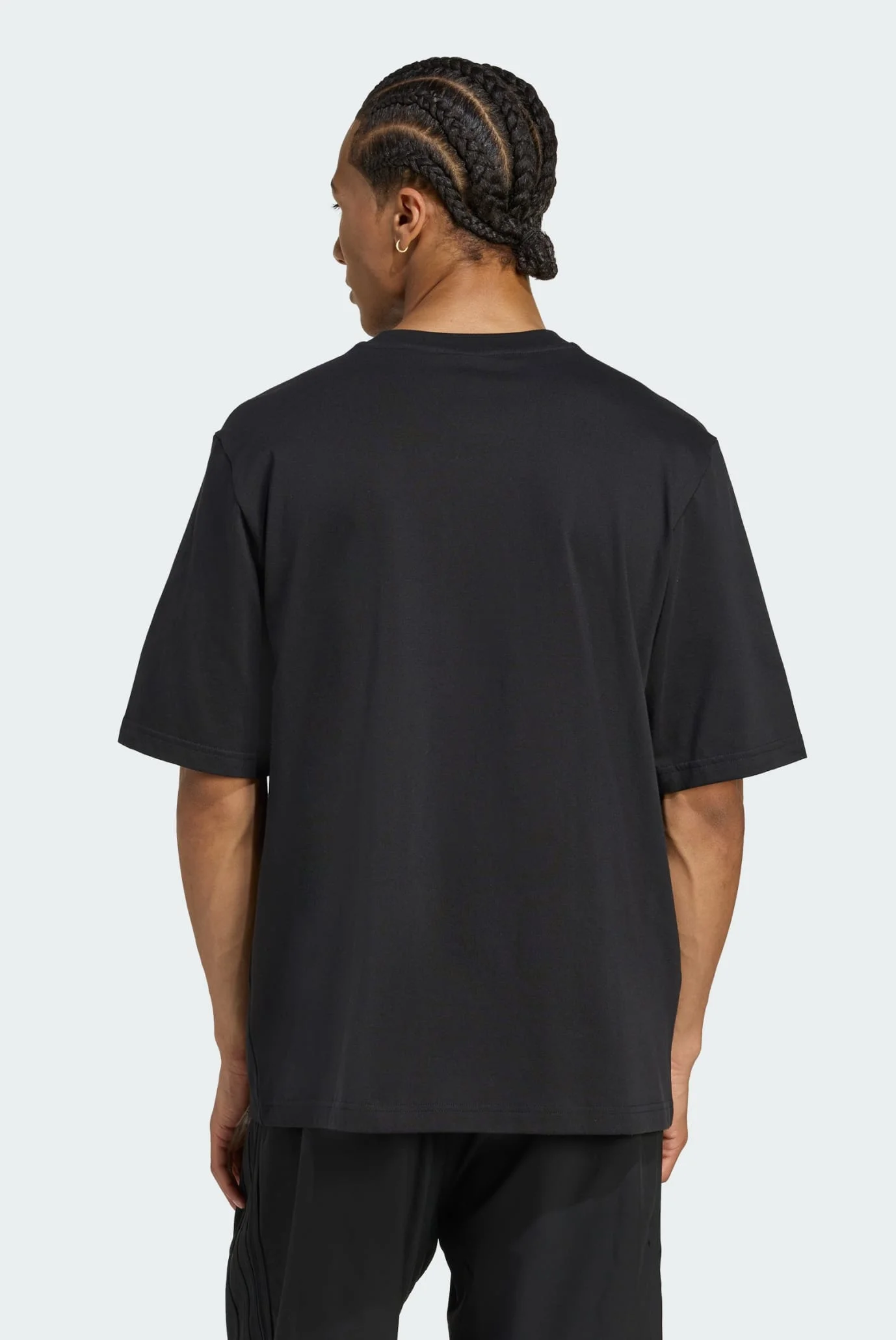 Мужская черная футболка Leo Oversized adidas JV7569 — MD-Fashion