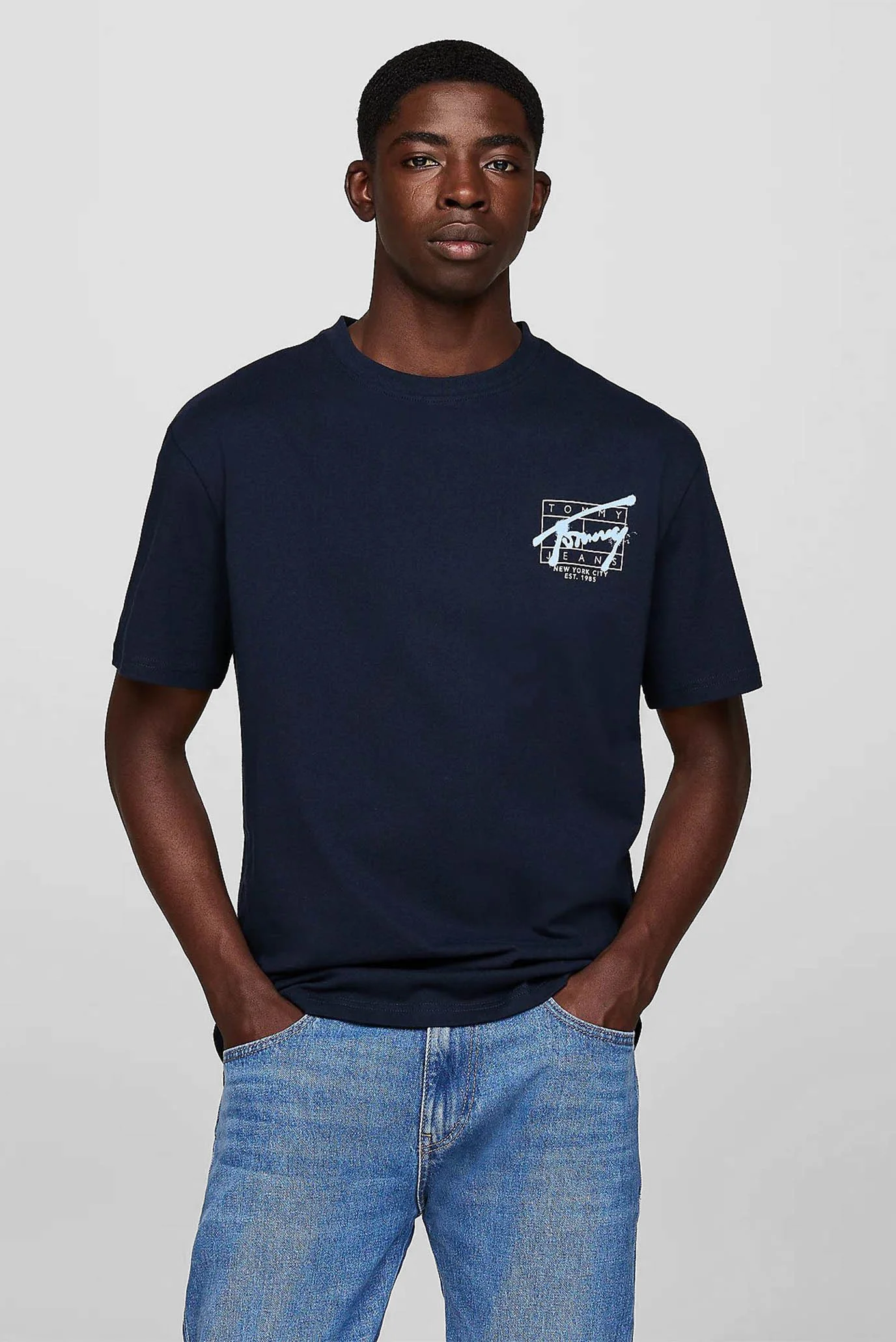m.y.t★ Мужская темно-синяя футболка TJM REG SPRAY TEE SS EXT Tommy Jeans