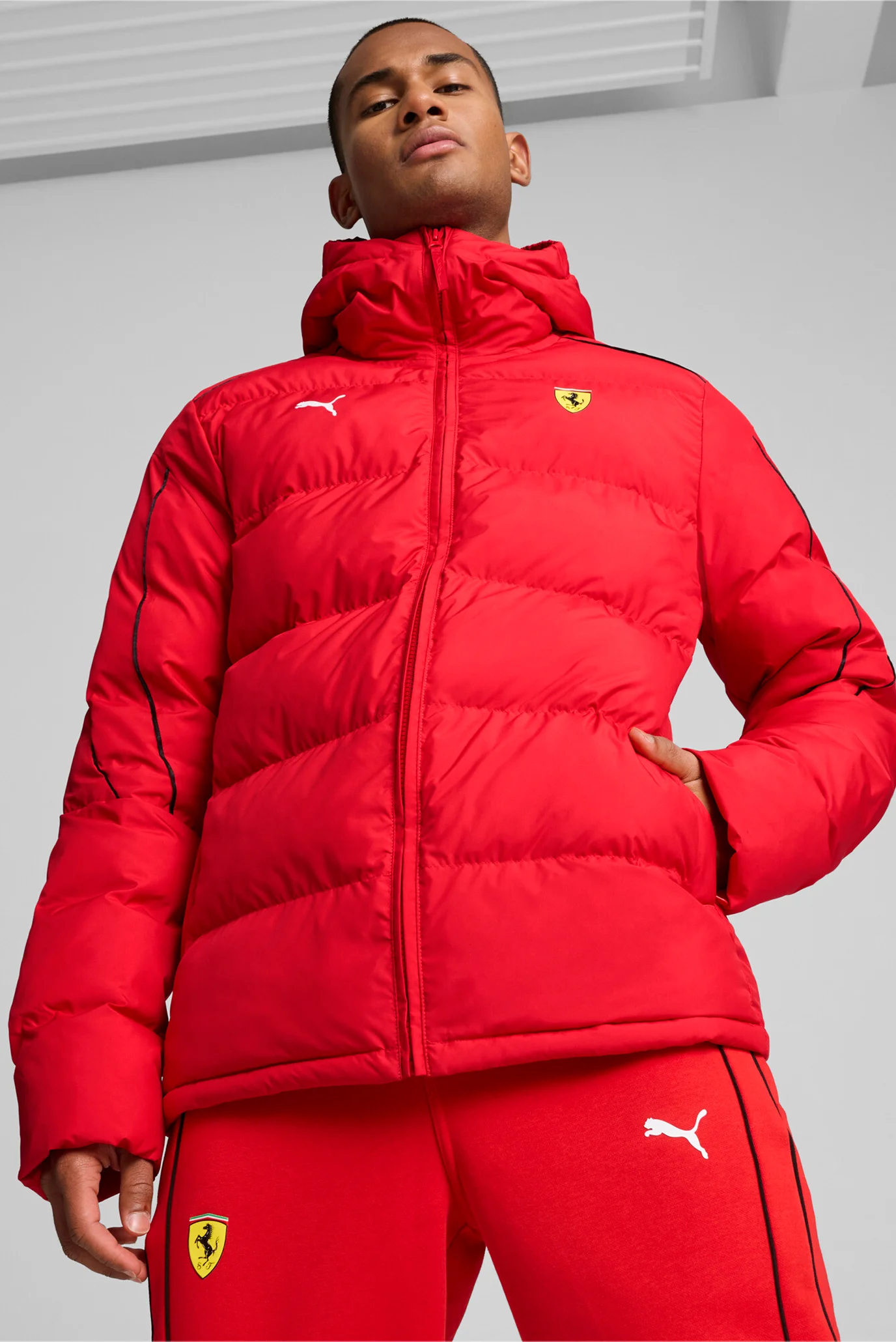 極美品 HOLIDAY ホリデイ 25SS TRACK JACKET レッド HOLIDAY（ホリデイ）の「TRACK JACKET トラックジャケット（ジャージ