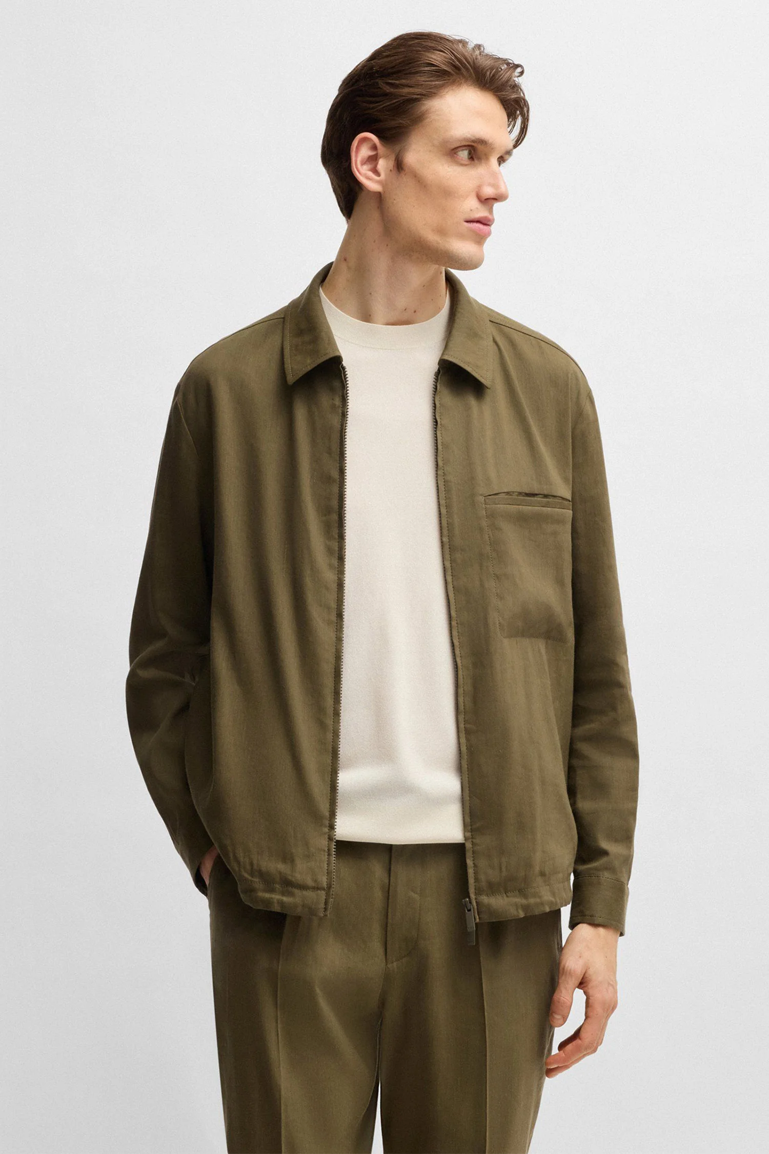 Чоловіча оливкова лляна сорочка BOSS 50540701;302 — MD-Fashion