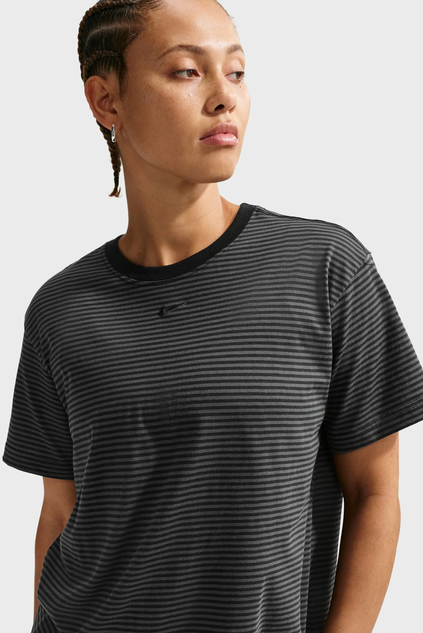 Жіноча темно-сіра футболка у смужку W NSW SS TEE STRIPE Nike