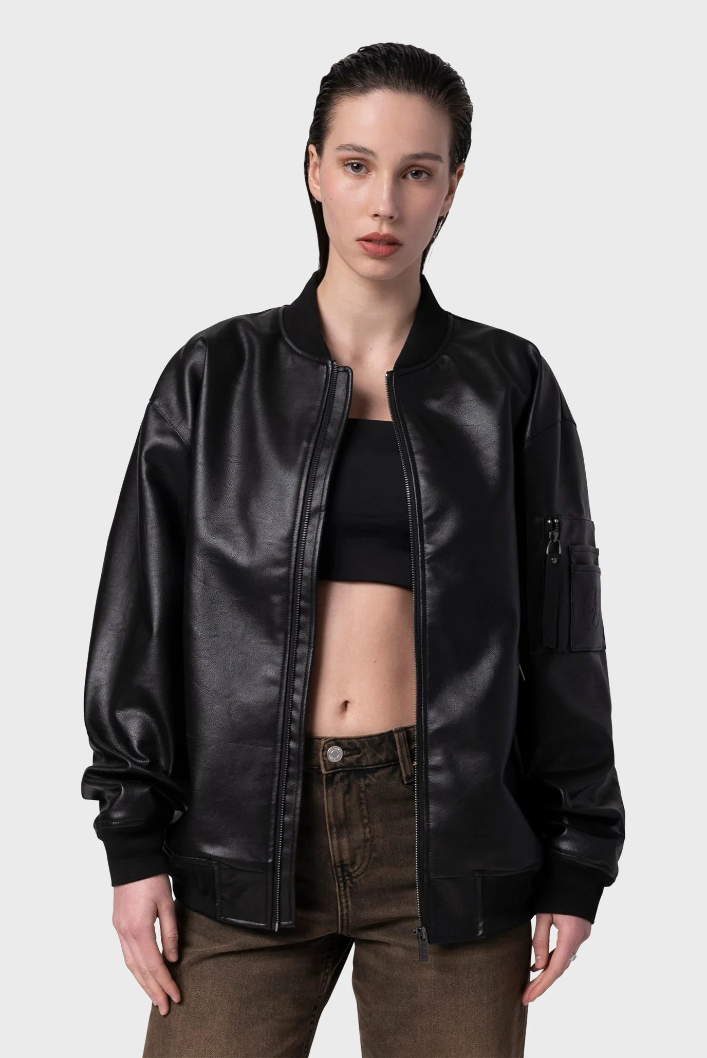 Черный бомбер FAUX LEATHER BOMBER JACKET (унисекс) Vertere Berlin
