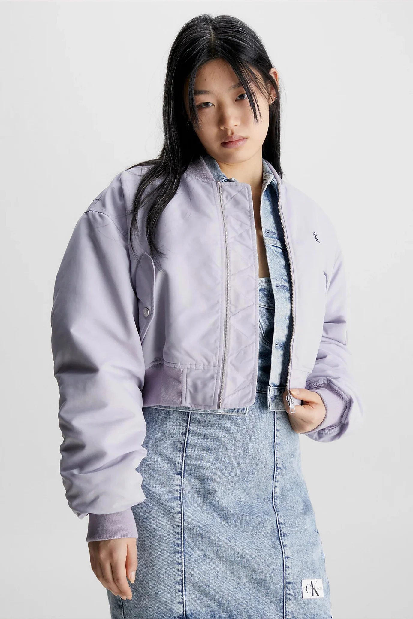 Женский сиреневый бомбер Calvin Klein Jeans J20J221378 — MD-Fashion