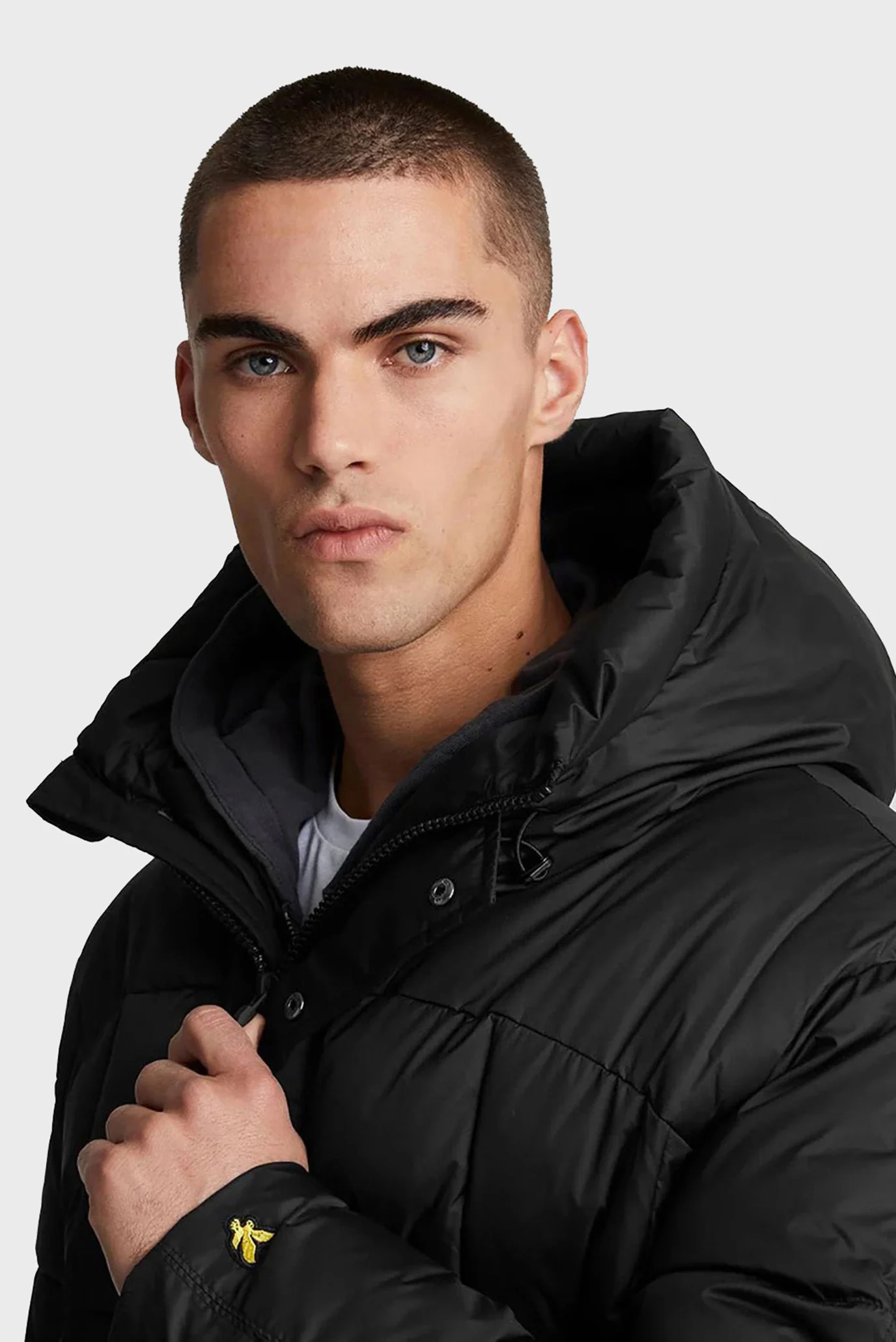 Мужская черная куртка QUILTED PANNELLED JACKET Lyle & Scott