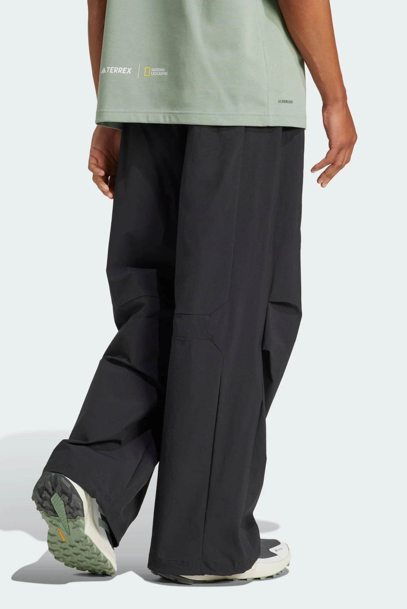 Мужские черные спортивные брюки Nat Geo AEROREADY adidas KA3278
