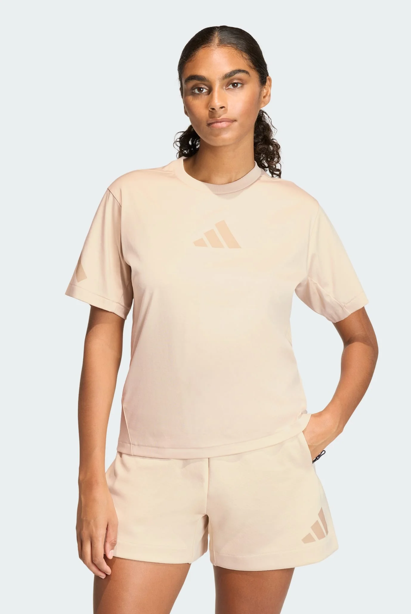 メェン Женская бежевая футболка adidas Z.N.E. adidas KC7717 — MD-Fashion