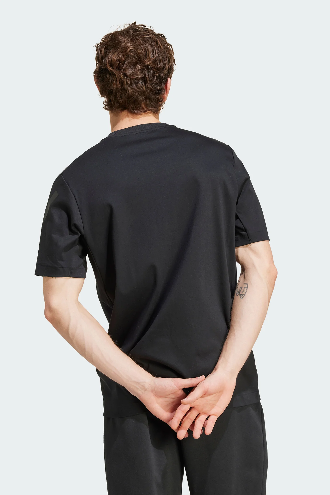Мужская черная футболка adidas Z.N.E. adidas JE3069 — MD-Fashion