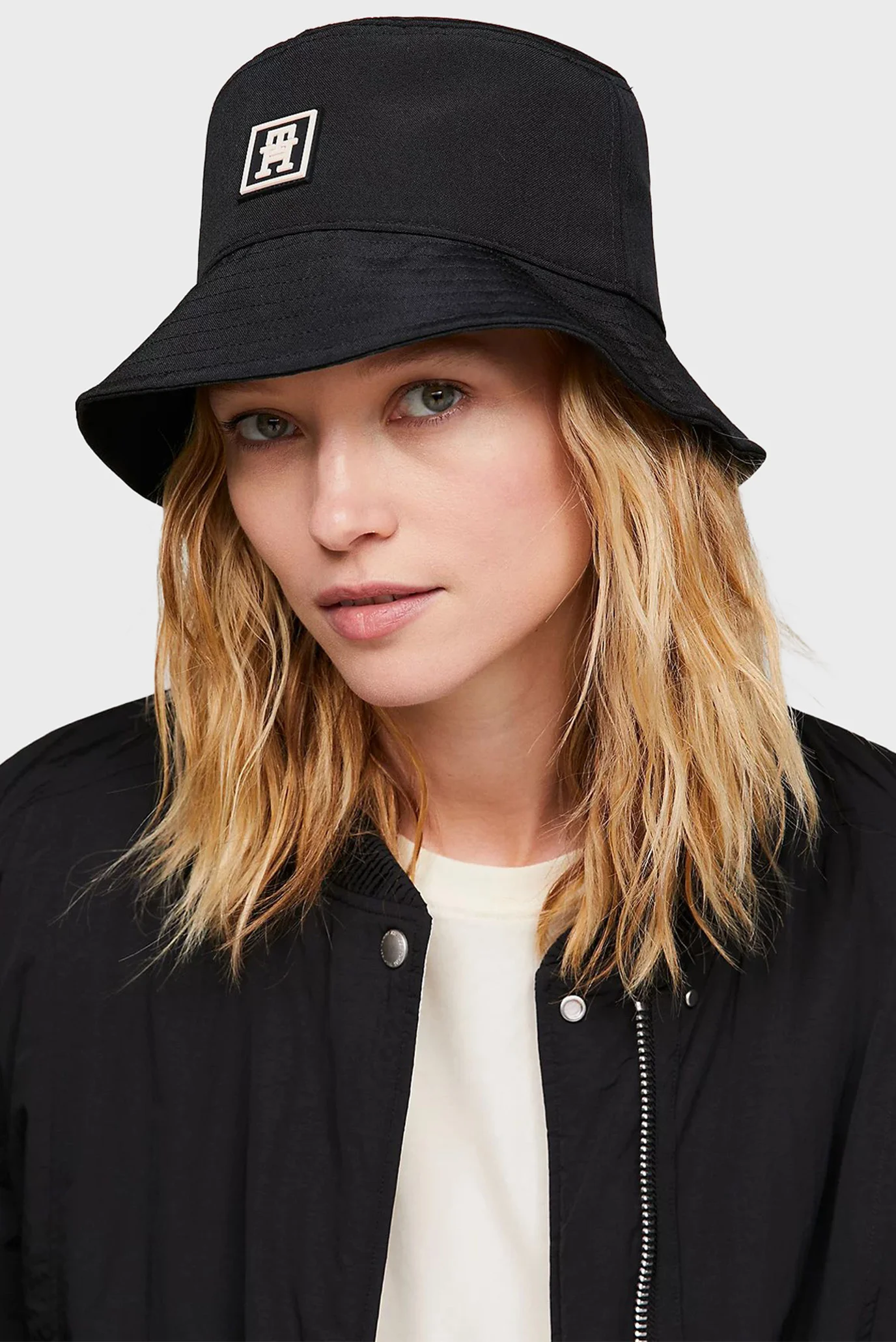 Женская черная панама TH SPORT LUXE BUCKET HAT Tommy Hilfiger