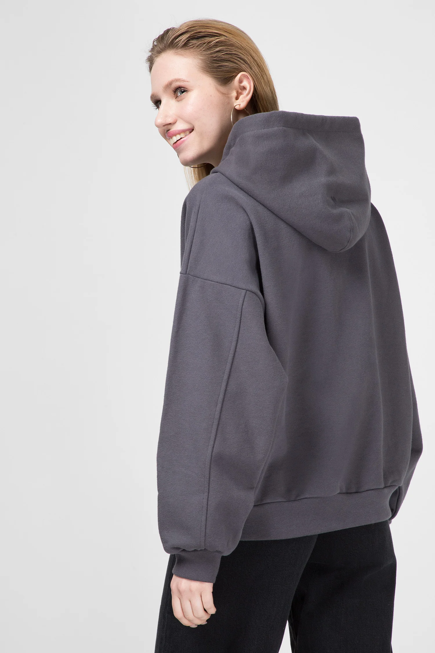 Женское темно-серое худи Levi's® 85280;0009 — MD-Fashion Женское темно-серое худи Levi's® 85280;0009 — MD-Fashion