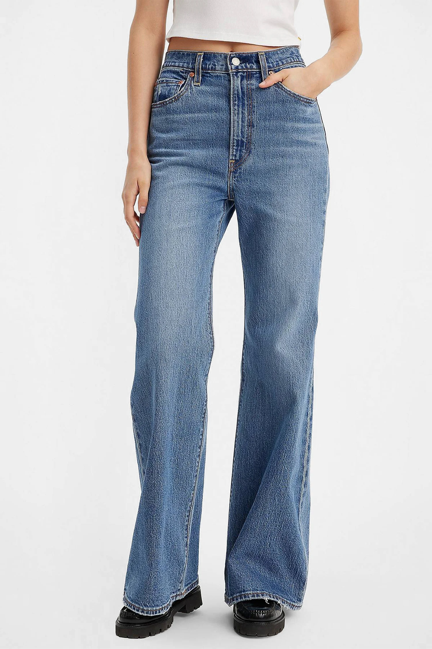 zhenskie-sinie-dzhinsy-levis-