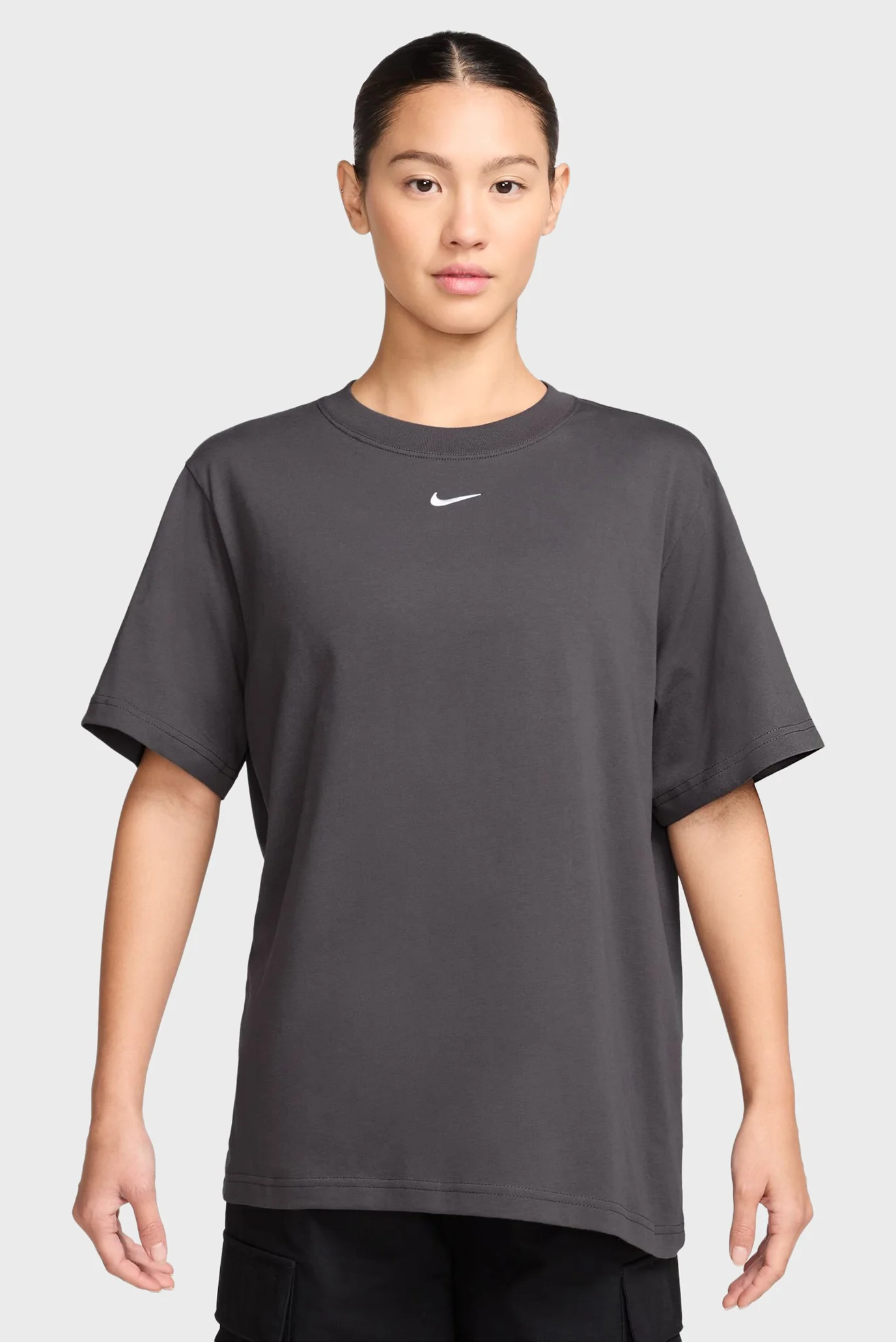 Женская темно-серая футболка W NSW TEE ESSNTL LBR Nike FD4149-082