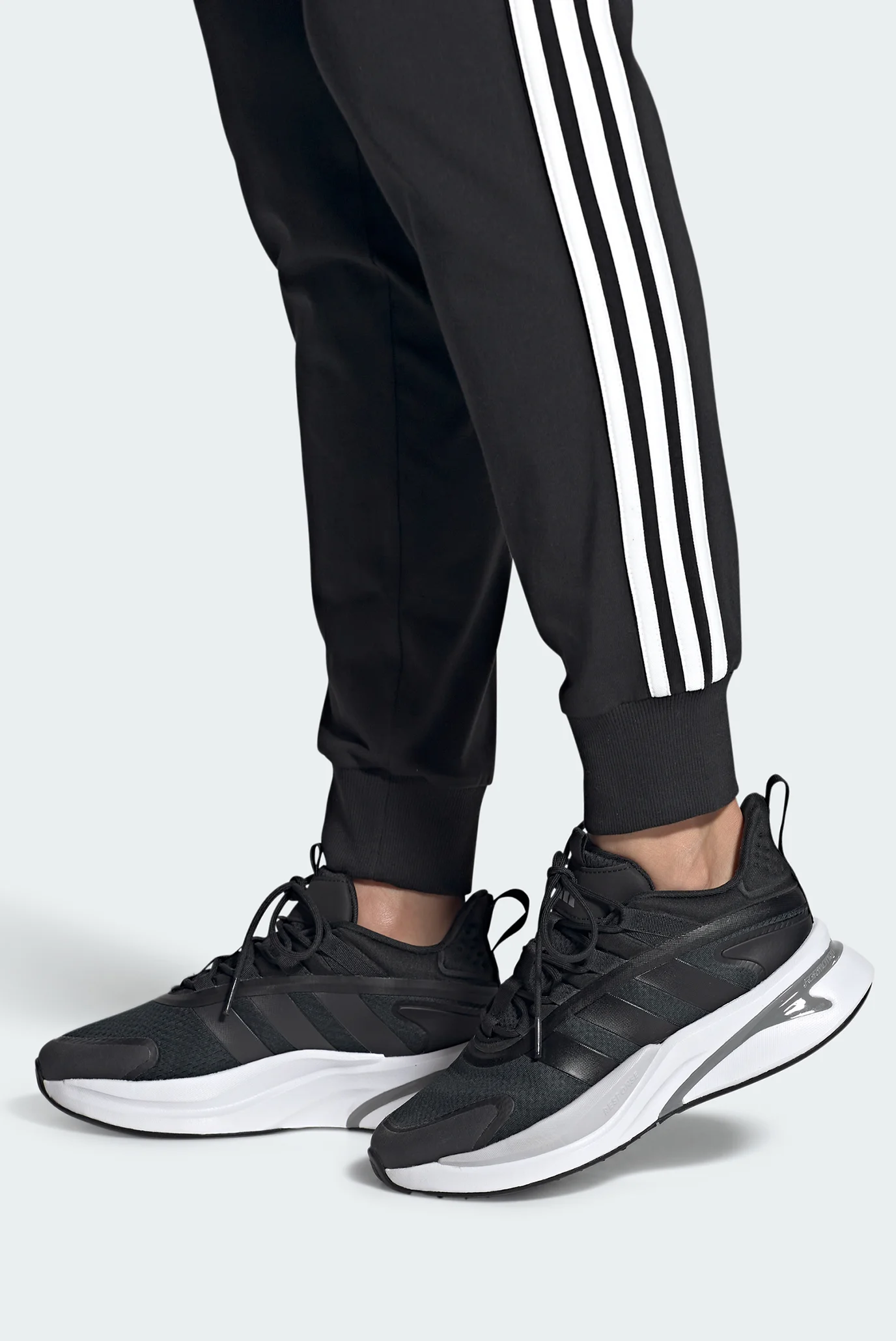 Женские черные кроссовки Alpharesponse adidas IE8664 — MD-Fashion