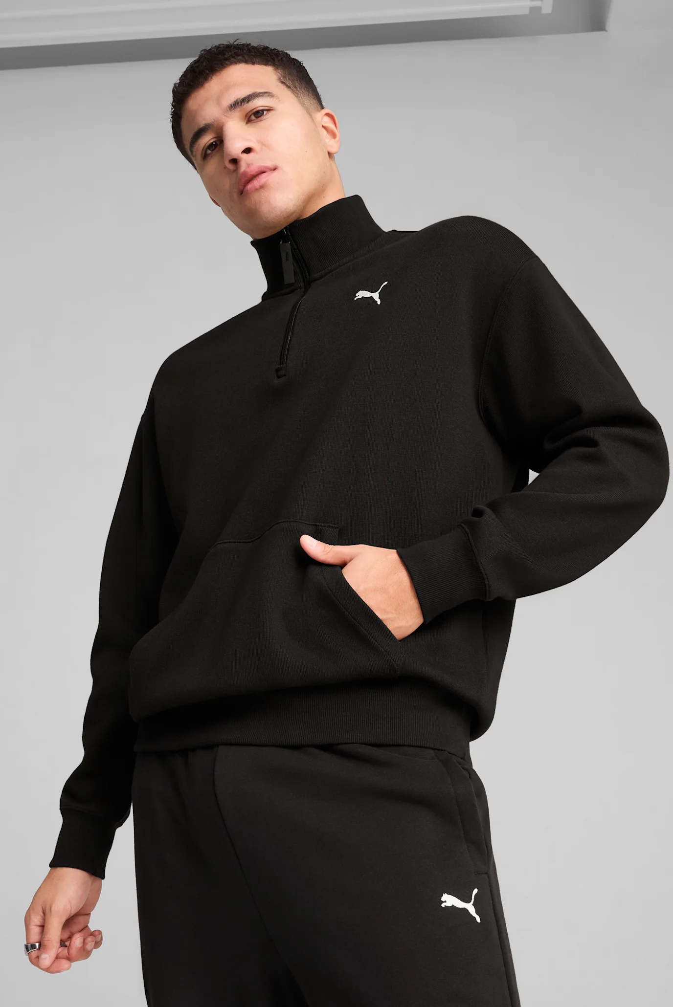 Чоловіча чорна спортивна кофта WARDROBE ESS Relaxed Half Zip Crew