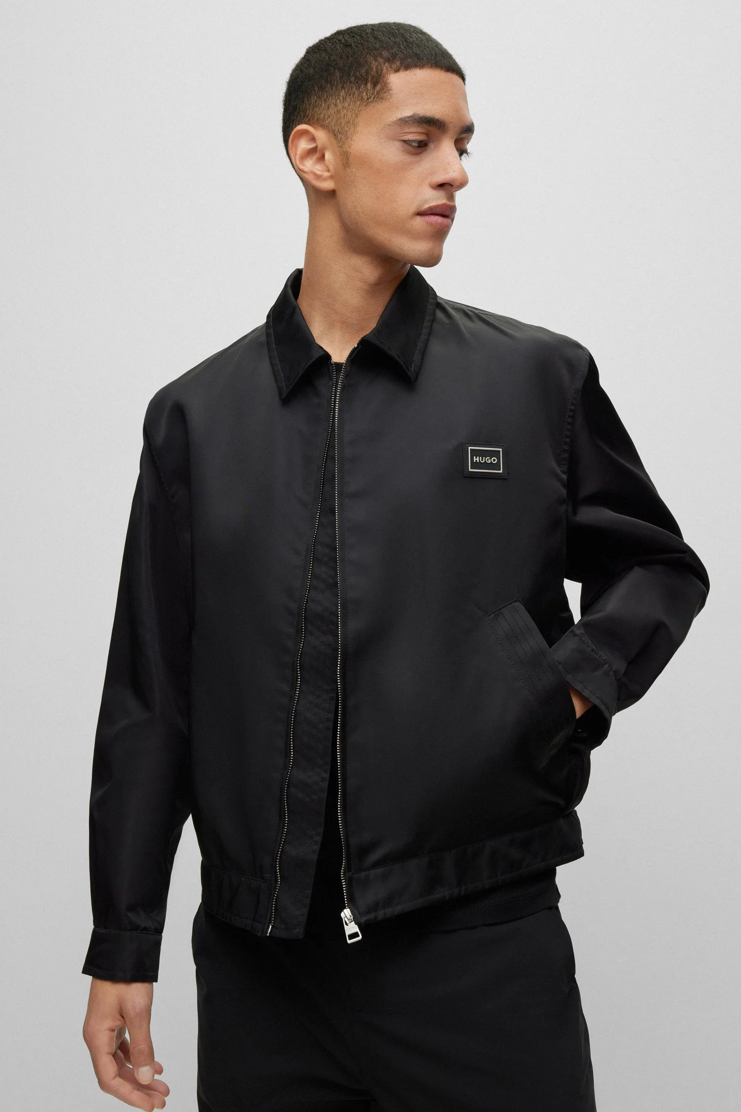 Мужская черная куртка HUGO 50485580;001 — MD-Fashion