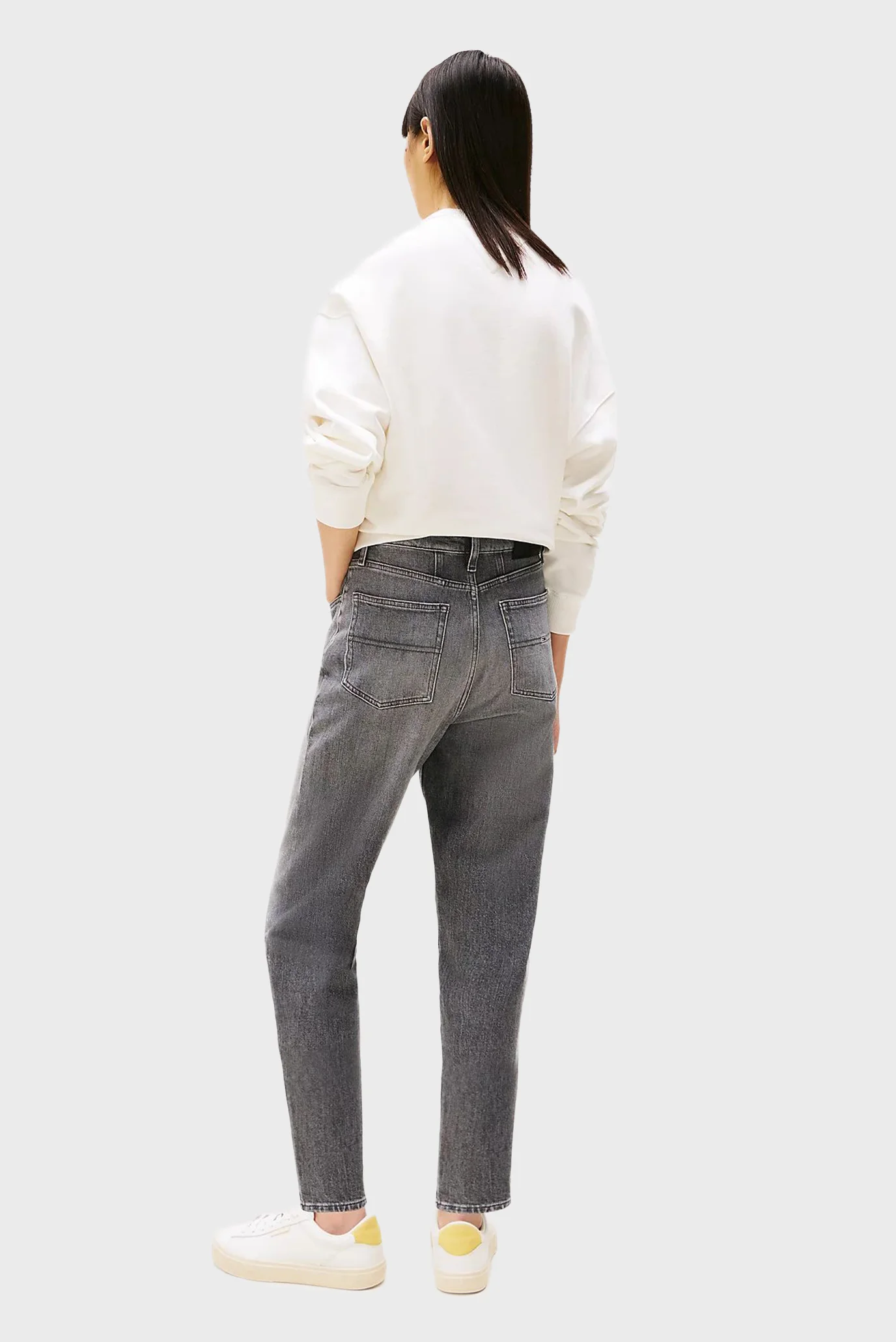 Женские серые джинсы MOM Tommy Jeans DW0DW20648 — MD-Fashion