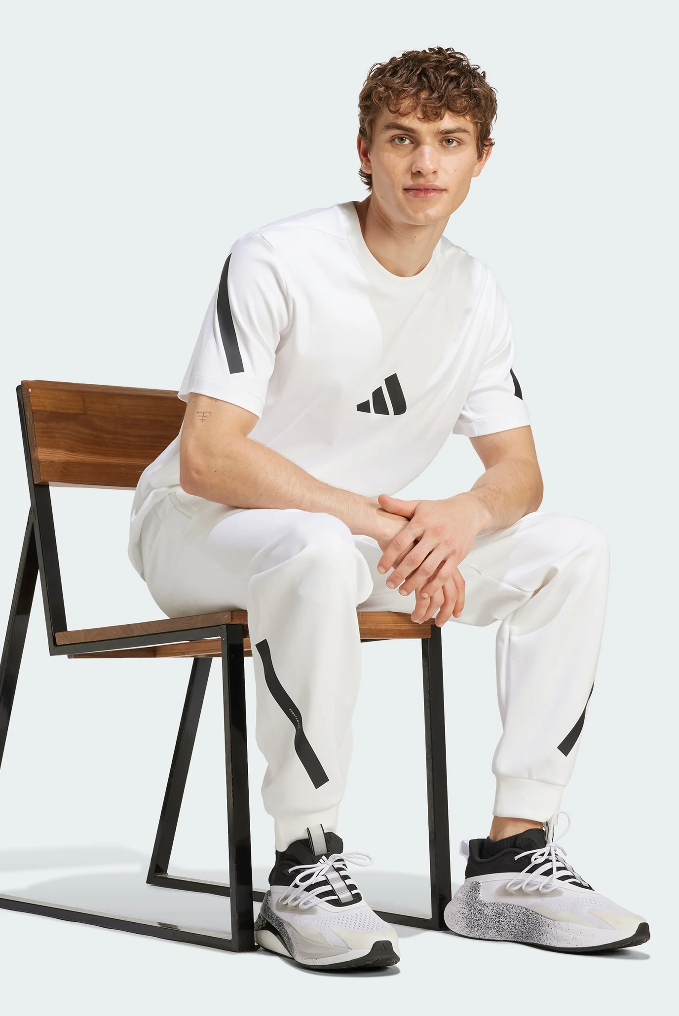 Мужская белая футболка adidas Z.N.E. adidas JE3078 — MD-Fashion