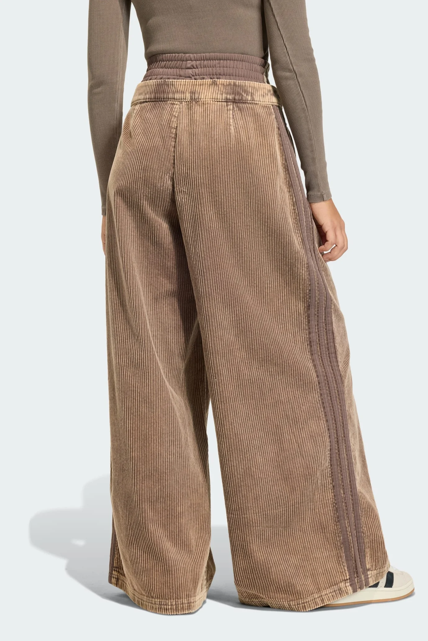 Жіночі коричневі спортивні штани CORDUROY SST OVERSIZED adidas