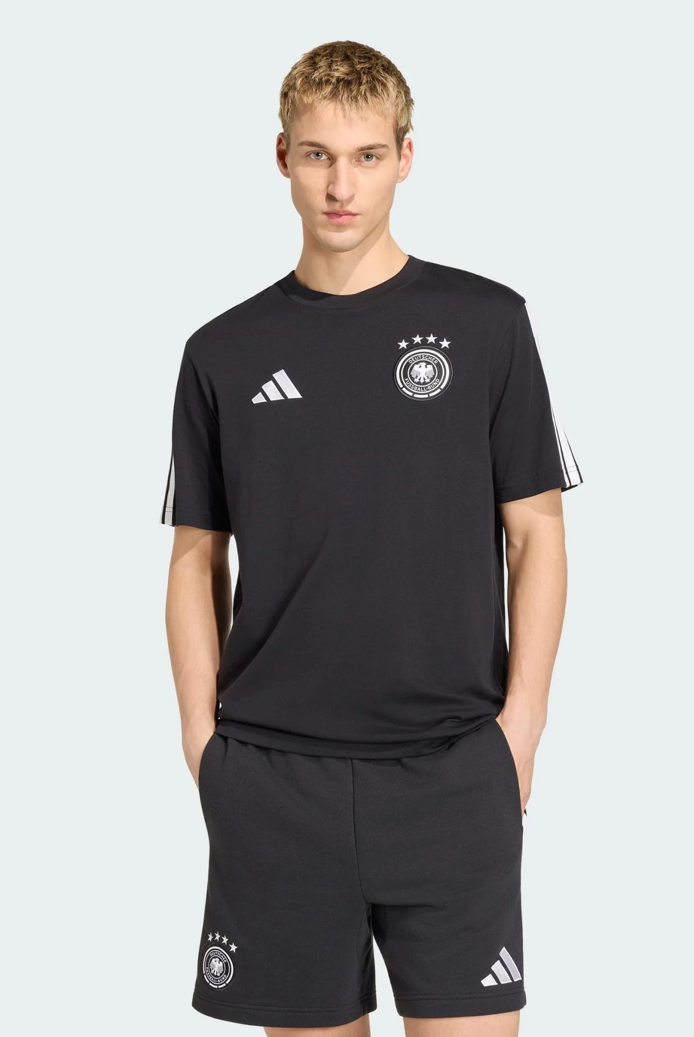cholovicha-chorna-futbolka-