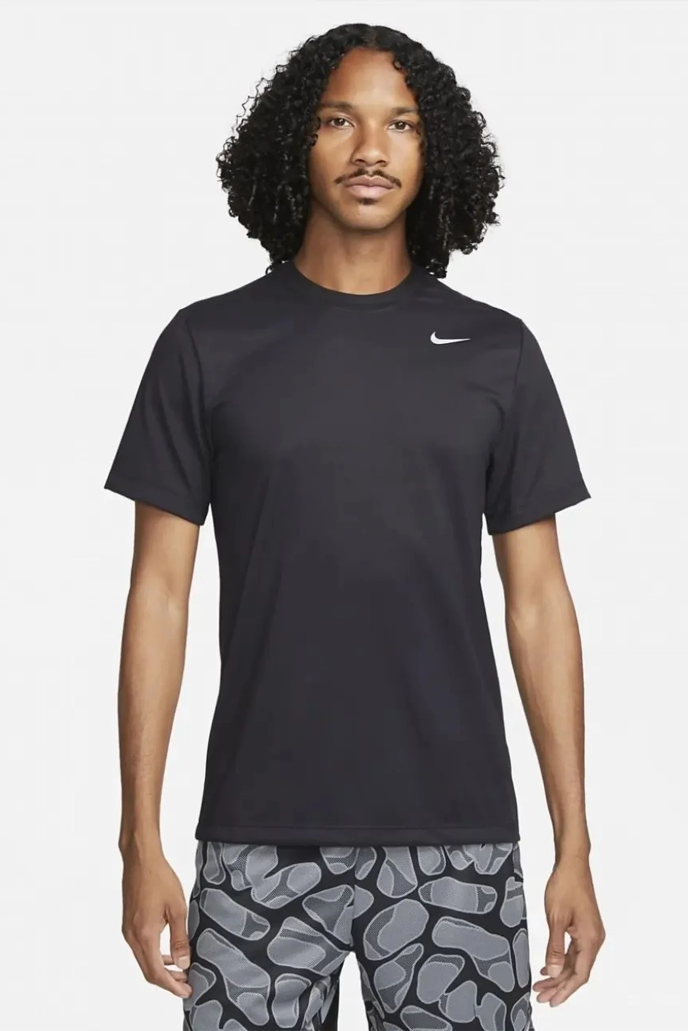 Мужская черная футболка Nike DX0989-010 — MD-Fashion