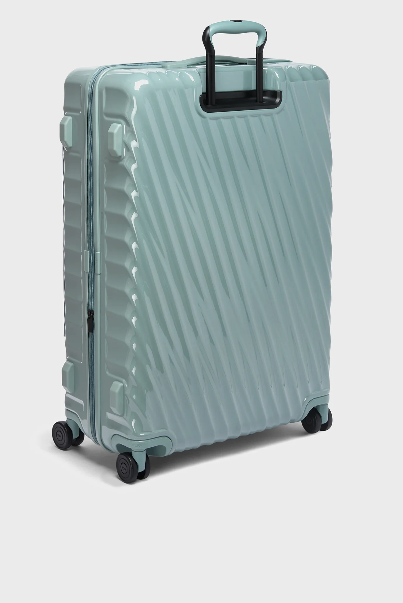Мятный чемодан 76 см 19 DEGREE Tumi 0228792T — MD-Fashion