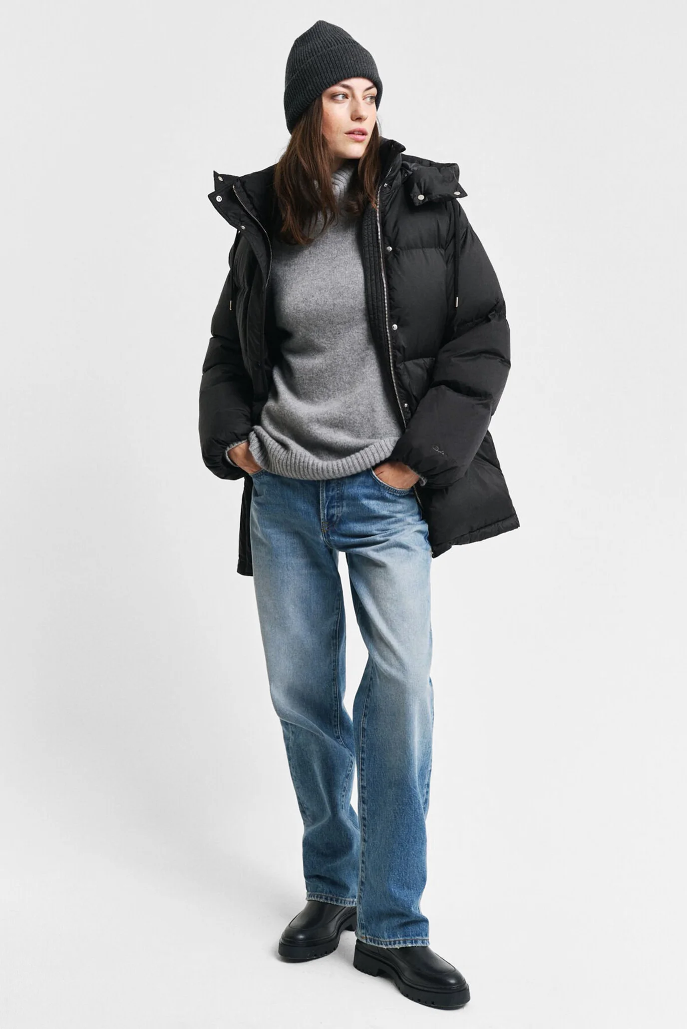 Женский черный пуховик MID LENGTH DOWN JACKET Gant 4700347 — MD
