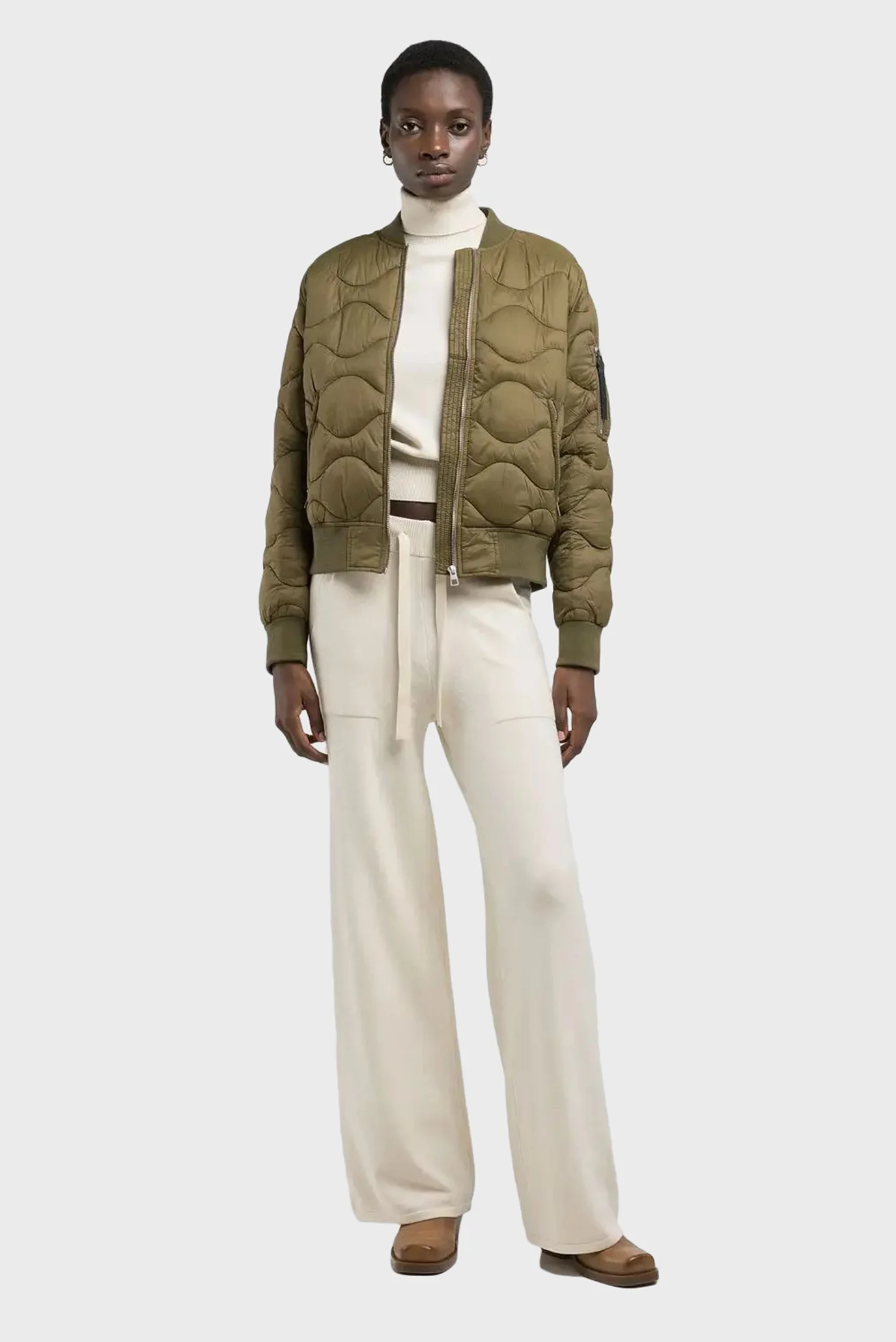 Женский зеленый бомбер Replay W7839 .000.85048 — MD-Fashion