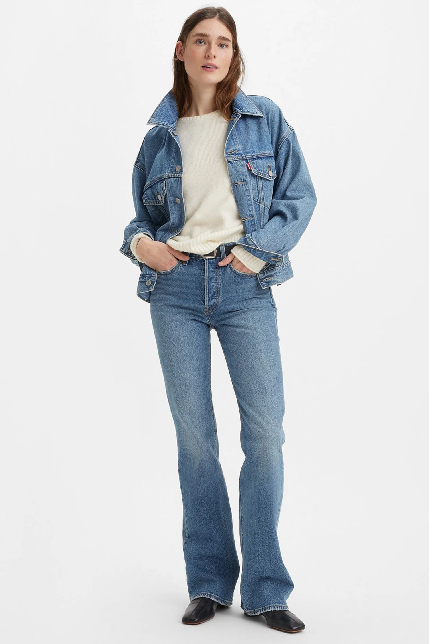 zhinochi-syni-dzhynsy-levis-