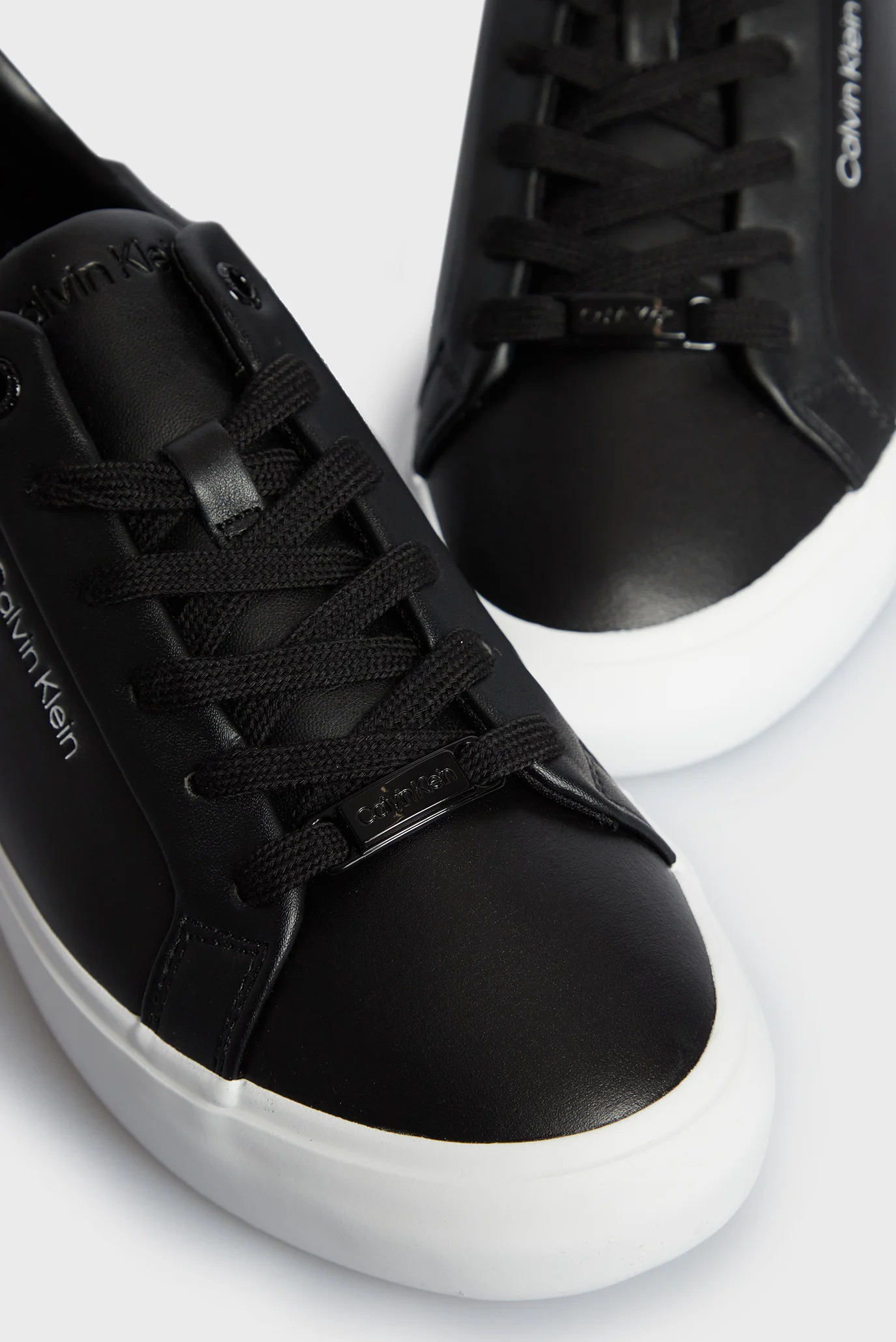 くろぶち Жіночі чорні шкіряні снікерси VULC LACE UP Calvin Klein HW0HW01681