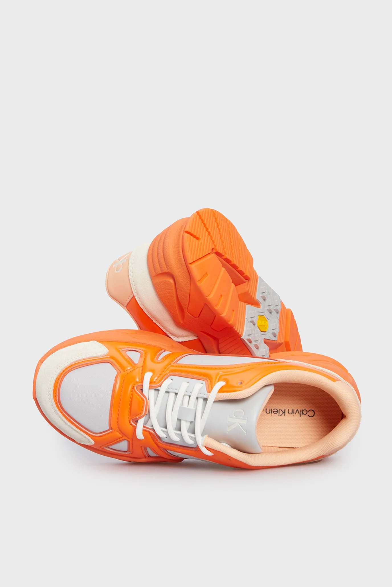 【ゆら】 Женские кроссовки CHUNKY RUNNER VIBRAM MIX NBS LUM Calvin Klein