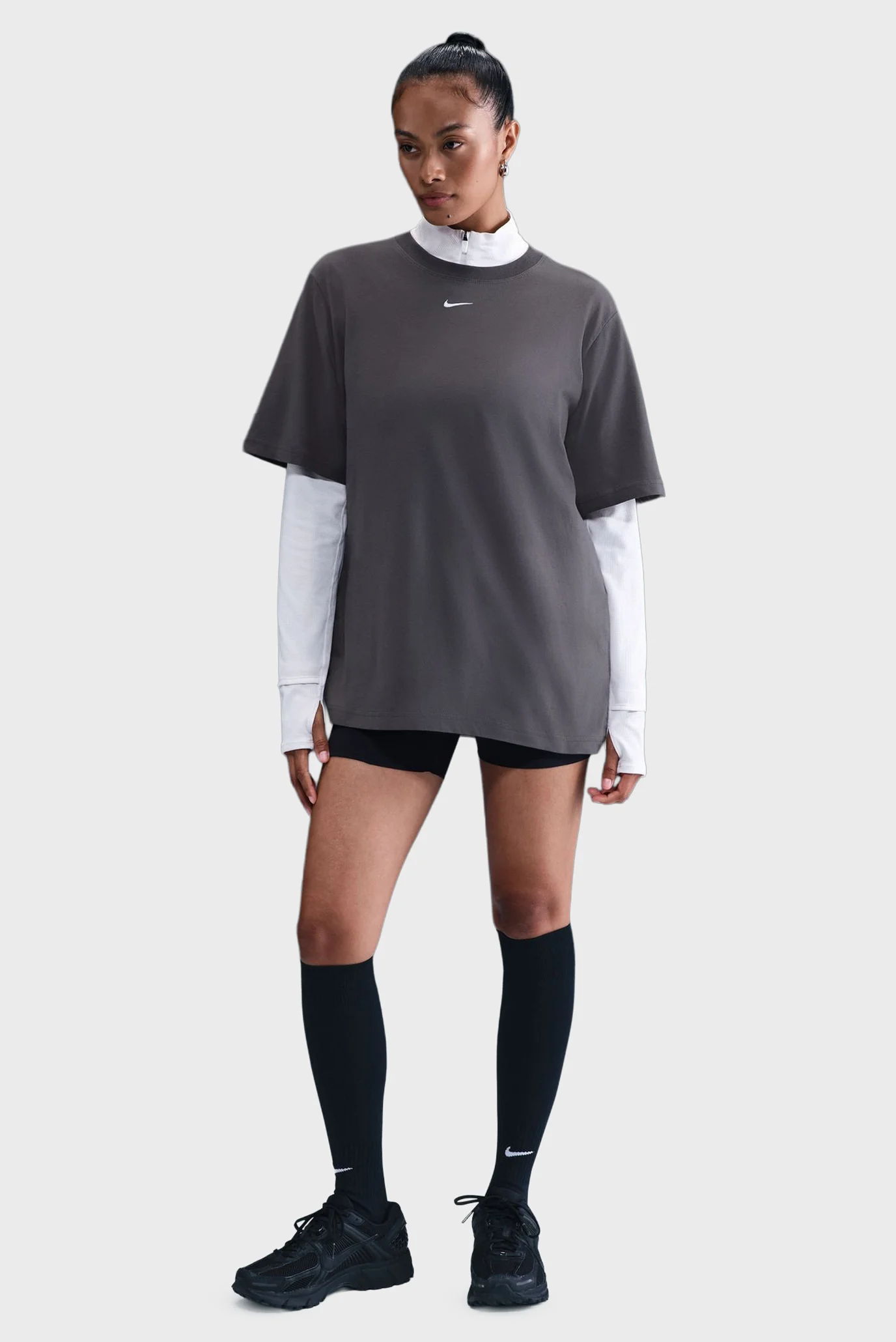 Женская темно-серая футболка W NSW TEE ESSNTL LBR Nike FD4149-082