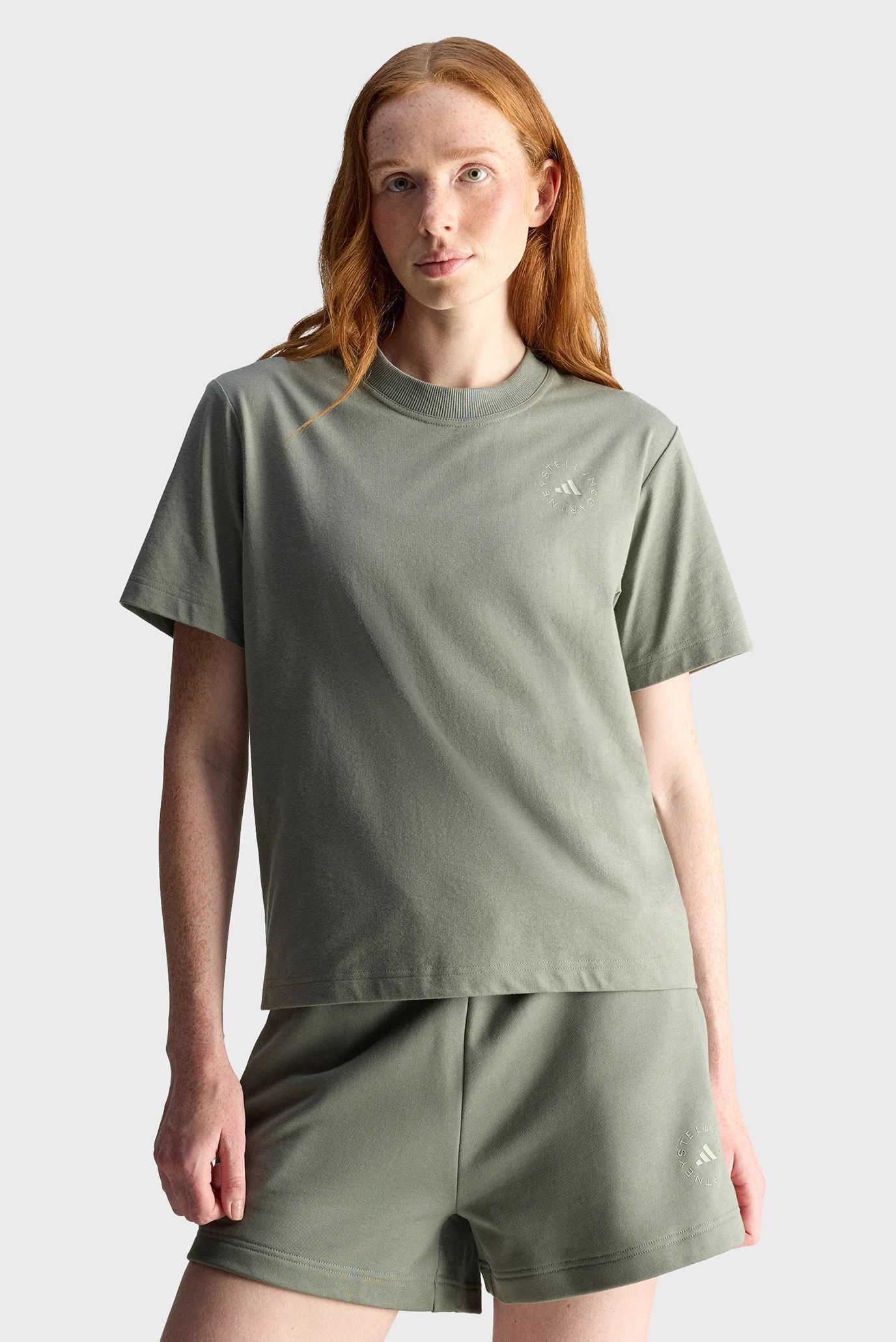 Ma-ちゃん。 Женская оливковая футболка adidas by Stella McCartney TrueCasuals