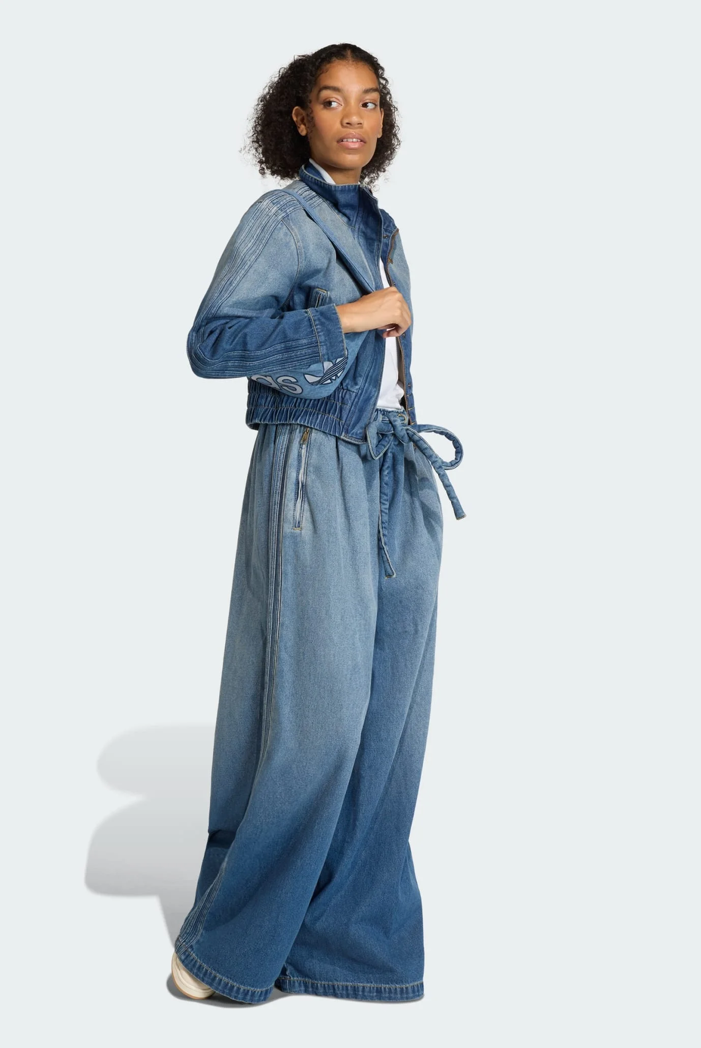 Женская синяя джинсовая куртка adidas KE1072 — MD-Fashion