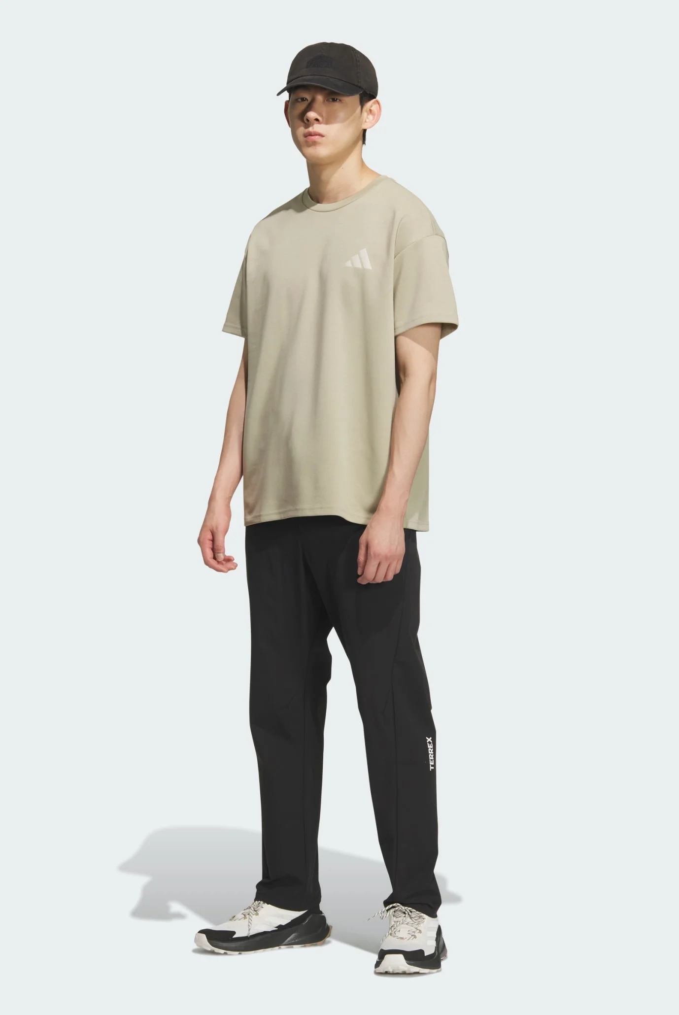 Чоловіча бежева футболка XPL GFX TEE adidas KE3700 — MD-Fashion